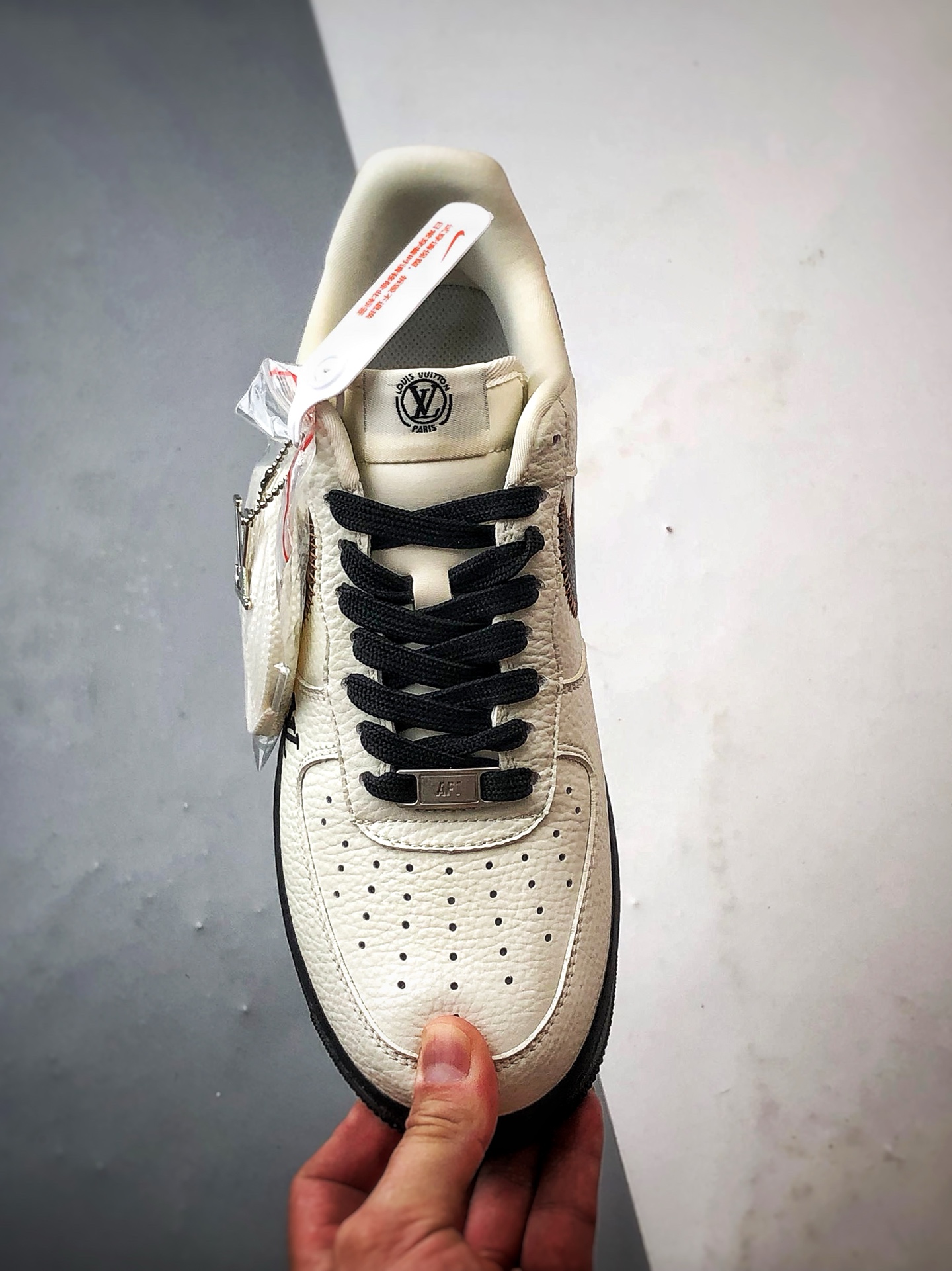 LV x Air Force 1 Low 白黑缝线棕钩 SC0601-559