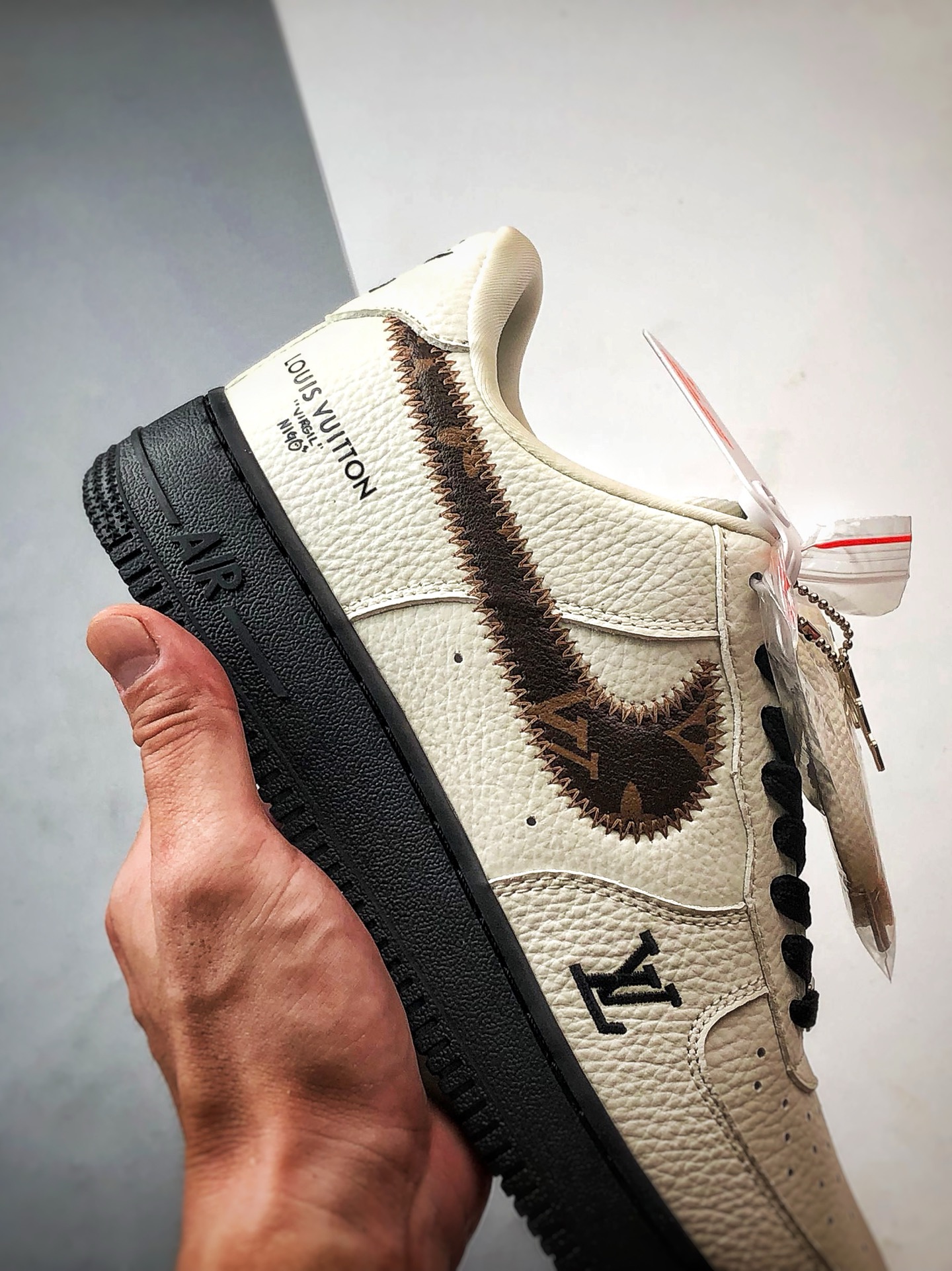 LV x Air Force 1 Low 白黑缝线棕钩 SC0601-559