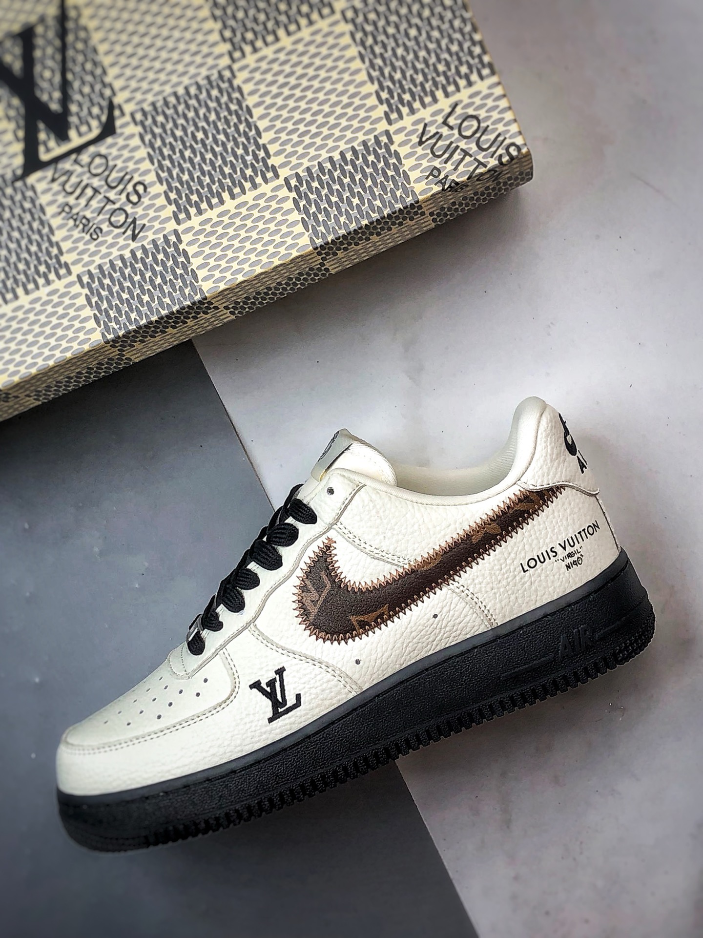 LV x Air Force 1 Low 白黑缝线棕钩 SC0601-559