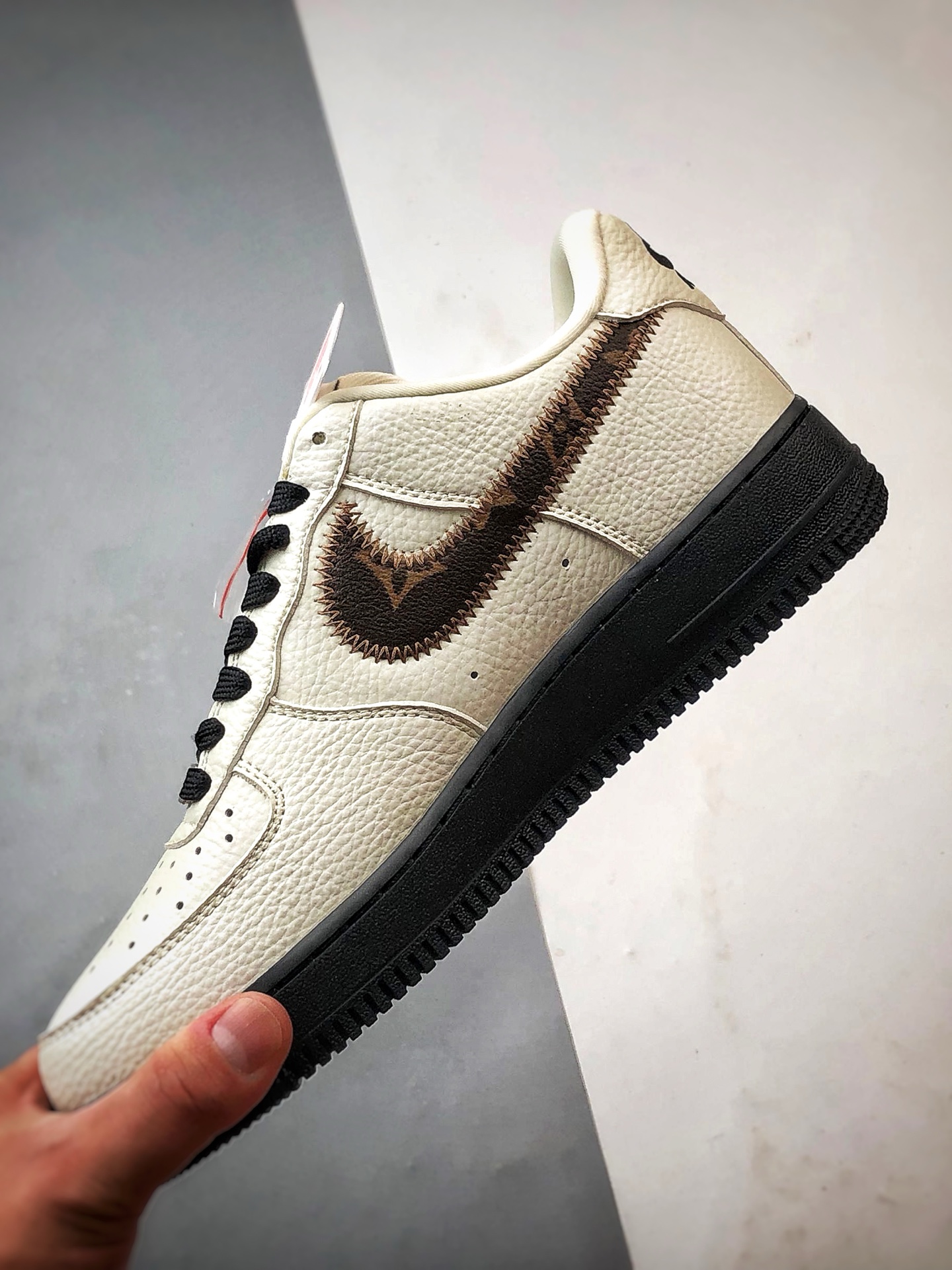 LV x Air Force 1 Low 白黑缝线棕钩 SC0601-559