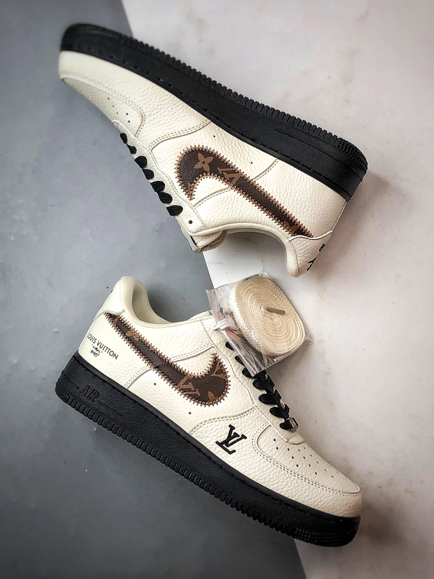 LV x Air Force 1 Low 白黑缝线棕钩 SC0601-559