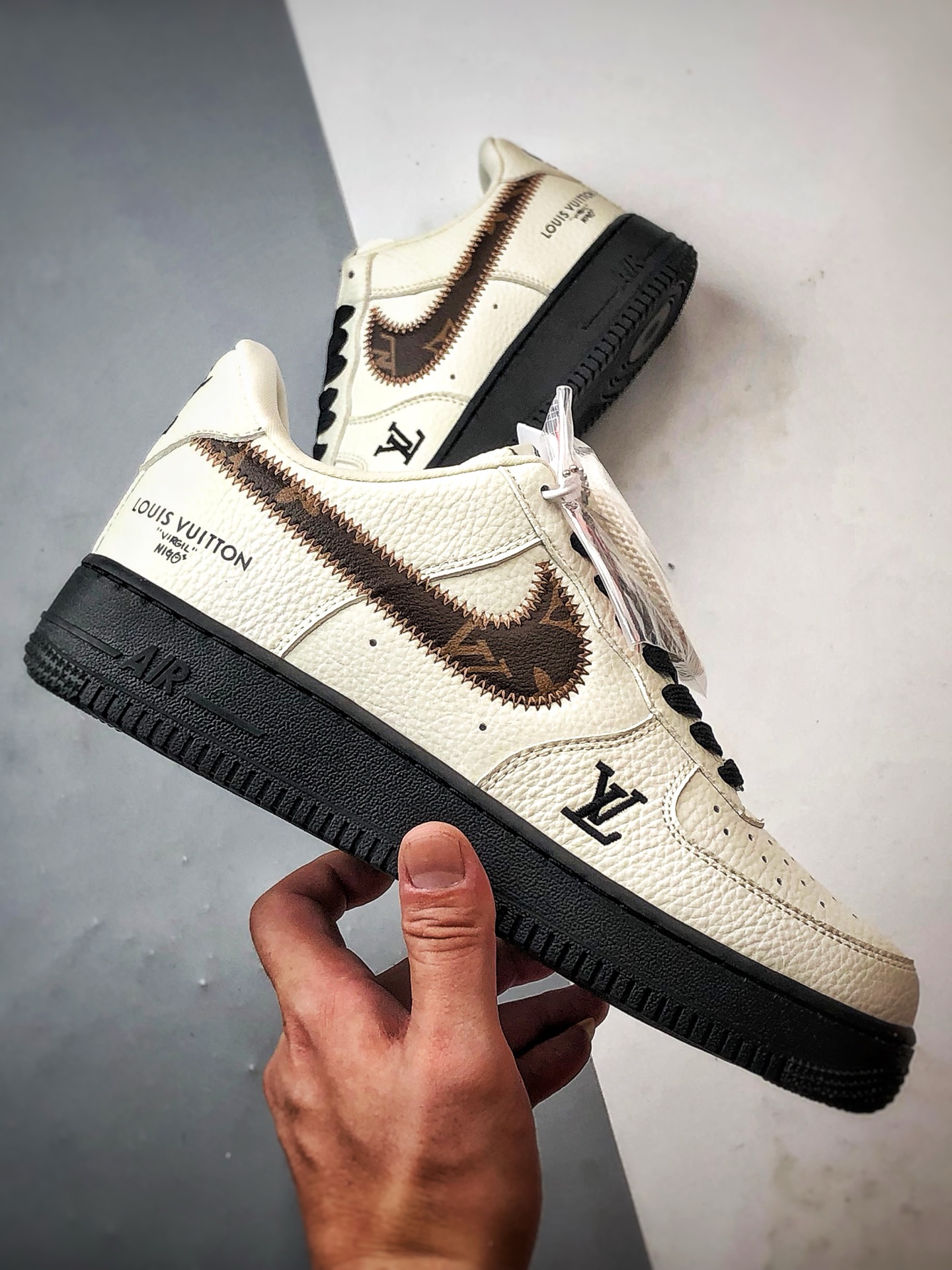 LV x Air Force 1 Low 白黑缝线棕钩 SC0601-559