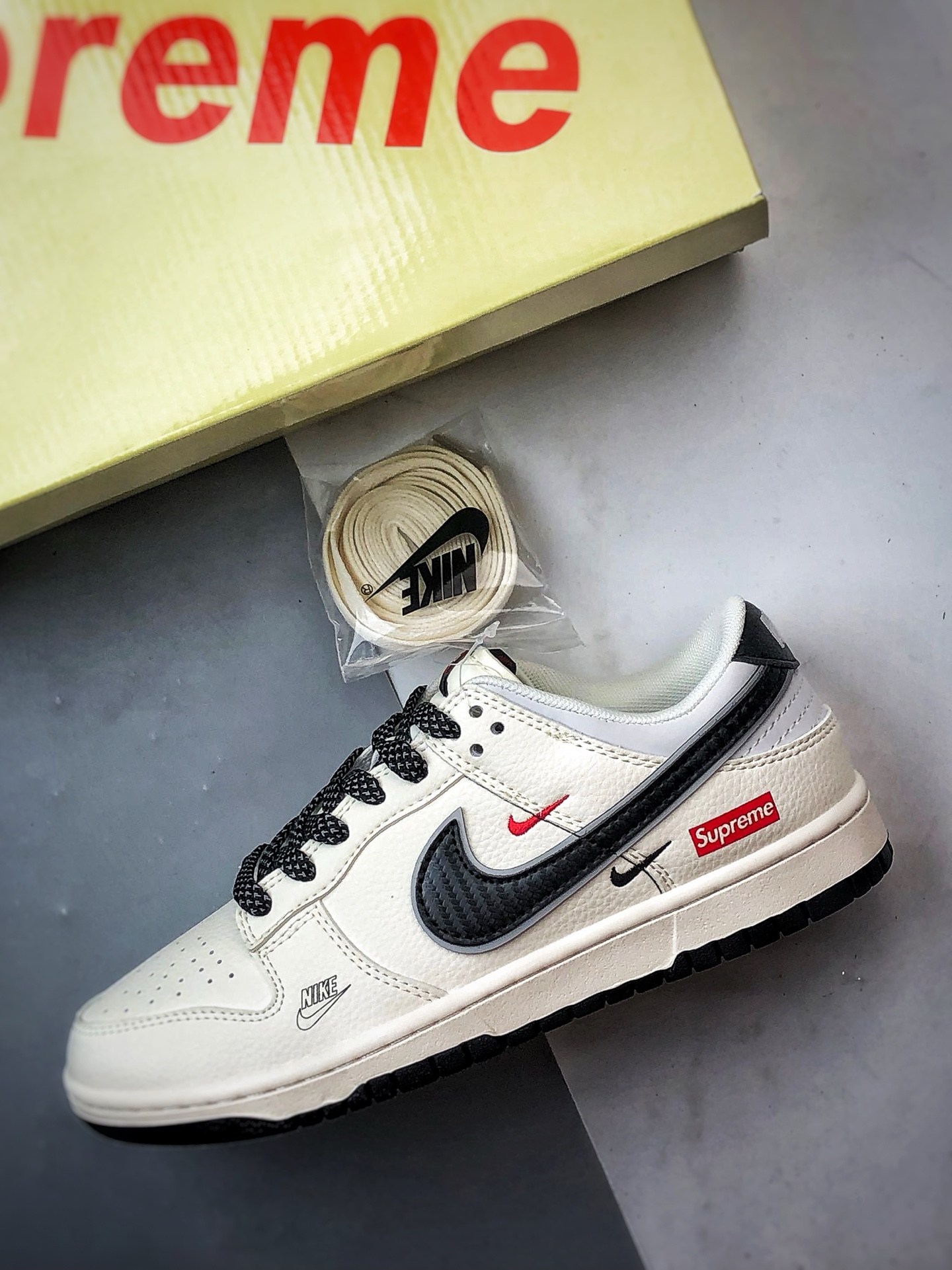 NK Dunk Low Retro ”DIY高端定制” Sup米白黑钩 低帮休闲运动板鞋 JP1648-008-莆田鞋,莆田鞋货源,高仿鞋,高仿鞋货源,安福档口,莆田高仿鞋,莆田鞋批发,高仿鞋批发,莆田高仿运动鞋,高仿运动鞋,莆田运动鞋 NK Dunk Low Retro ”DIY高端定制” Sup米白黑钩 低帮休闲运动板鞋 JP1648-008