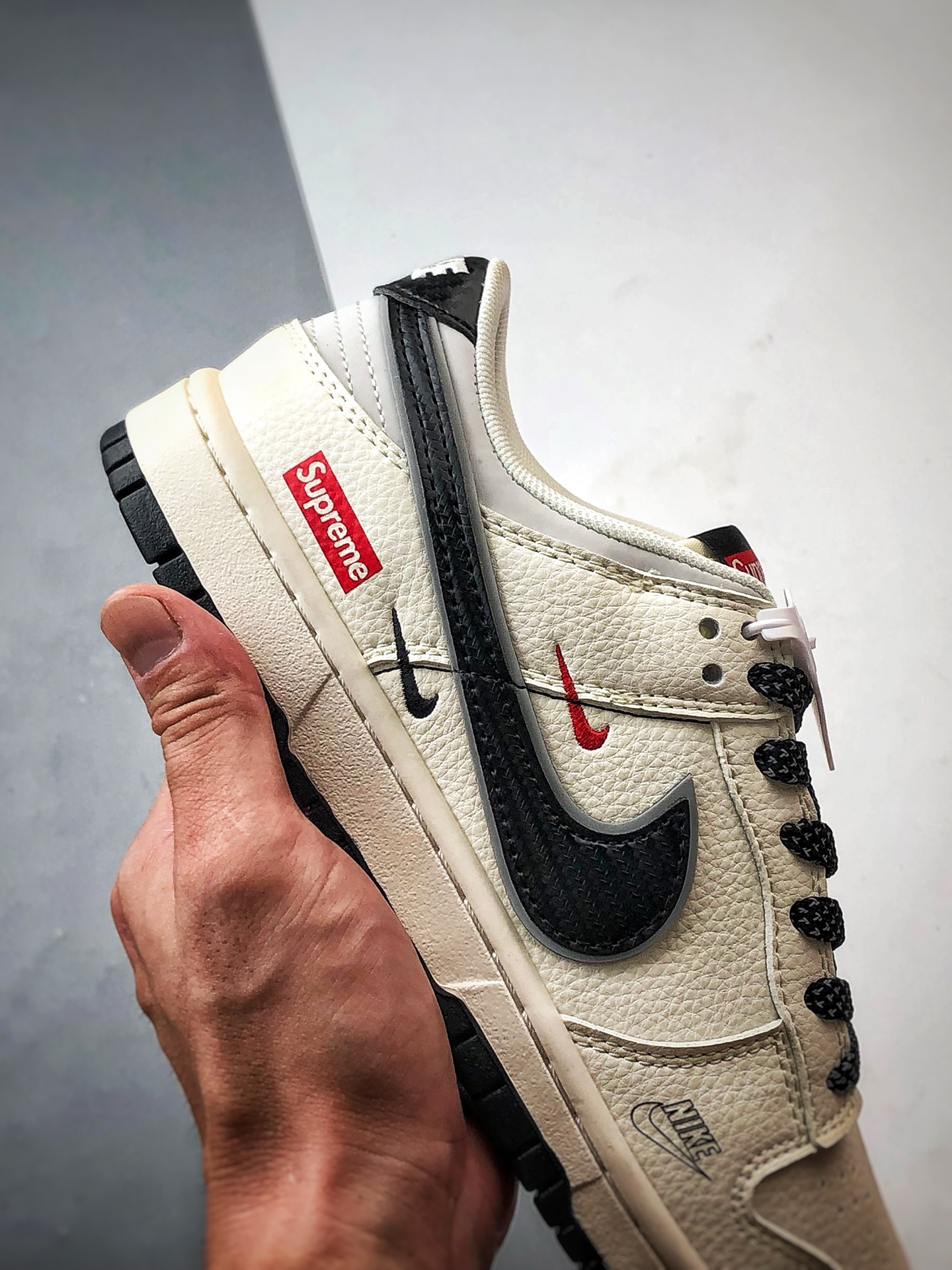 NK Dunk Low Retro ”DIY高端定制” Sup米白黑钩 低帮休闲运动板鞋 JP1648-008-莆田鞋,莆田鞋货源,高仿鞋,高仿鞋货源,安福档口,莆田高仿鞋,莆田鞋批发,高仿鞋批发,莆田高仿运动鞋,高仿运动鞋,莆田运动鞋 NK Dunk Low Retro ”DIY高端定制” Sup米白黑钩 低帮休闲运动板鞋 JP1648-008