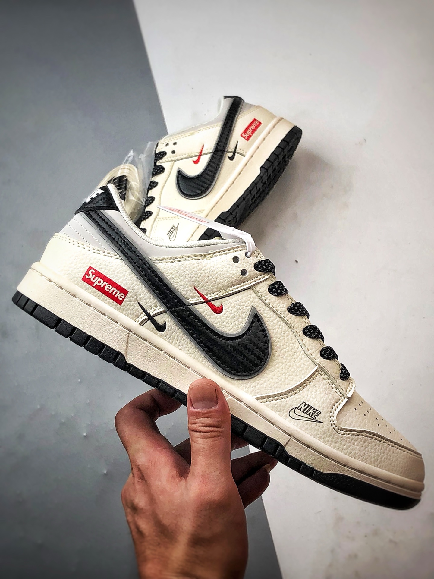 NK Dunk Low Retro ”DIY高端定制” Sup米白黑钩 低帮休闲运动板鞋 JP1648-008-莆田鞋,莆田鞋货源,高仿鞋,高仿鞋货源,安福档口,莆田高仿鞋,莆田鞋批发,高仿鞋批发,莆田高仿运动鞋,高仿运动鞋,莆田运动鞋 NK Dunk Low Retro ”DIY高端定制” Sup米白黑钩 低帮休闲运动板鞋 JP1648-008