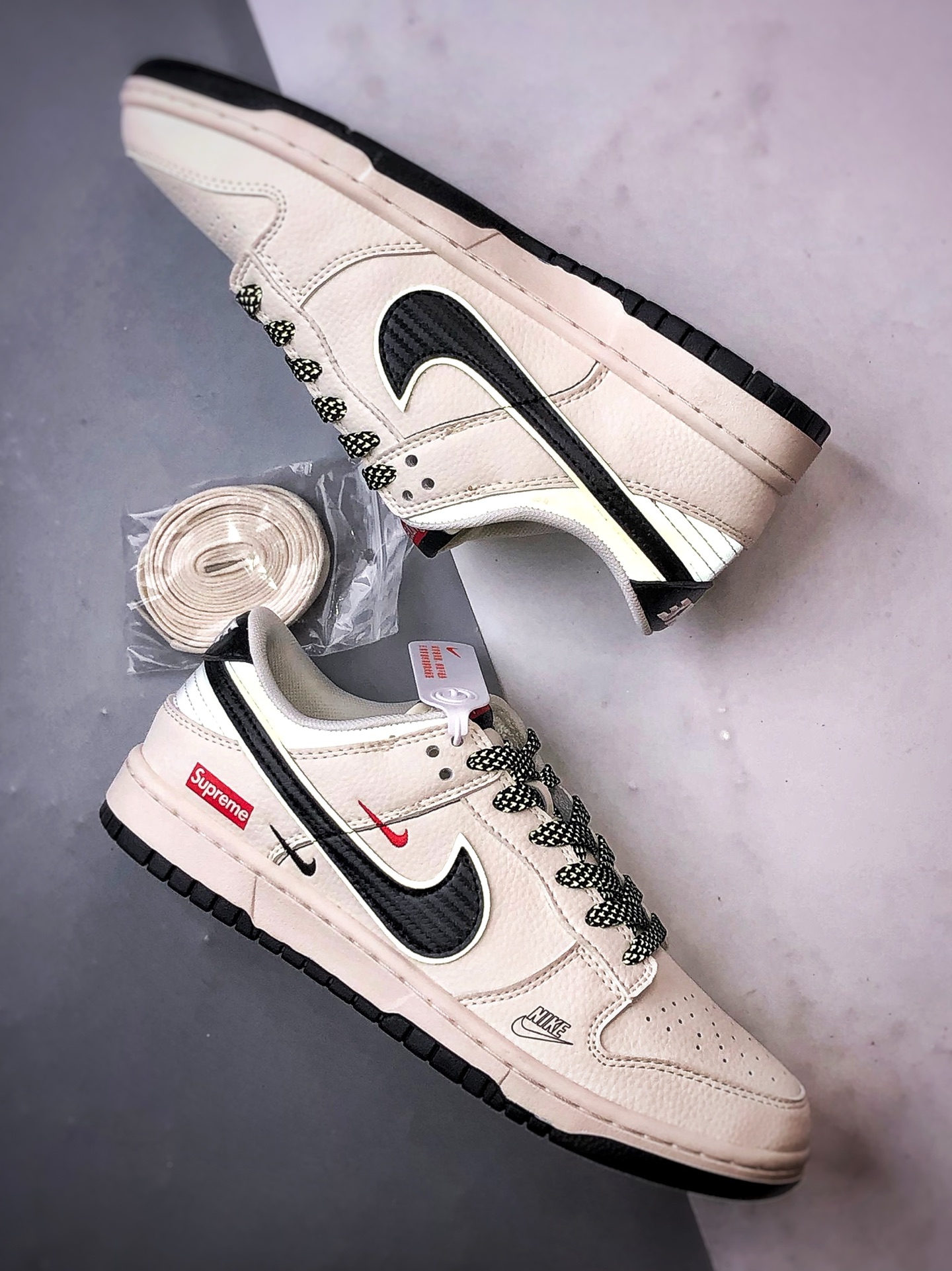 NK Dunk Low Retro ”DIY高端定制” Sup米白黑钩 低帮休闲运动板鞋 JP1648-008-莆田鞋,莆田鞋货源,高仿鞋,高仿鞋货源,安福档口,莆田高仿鞋,莆田鞋批发,高仿鞋批发,莆田高仿运动鞋,高仿运动鞋,莆田运动鞋 NK Dunk Low Retro ”DIY高端定制” Sup米白黑钩 低帮休闲运动板鞋 JP1648-008