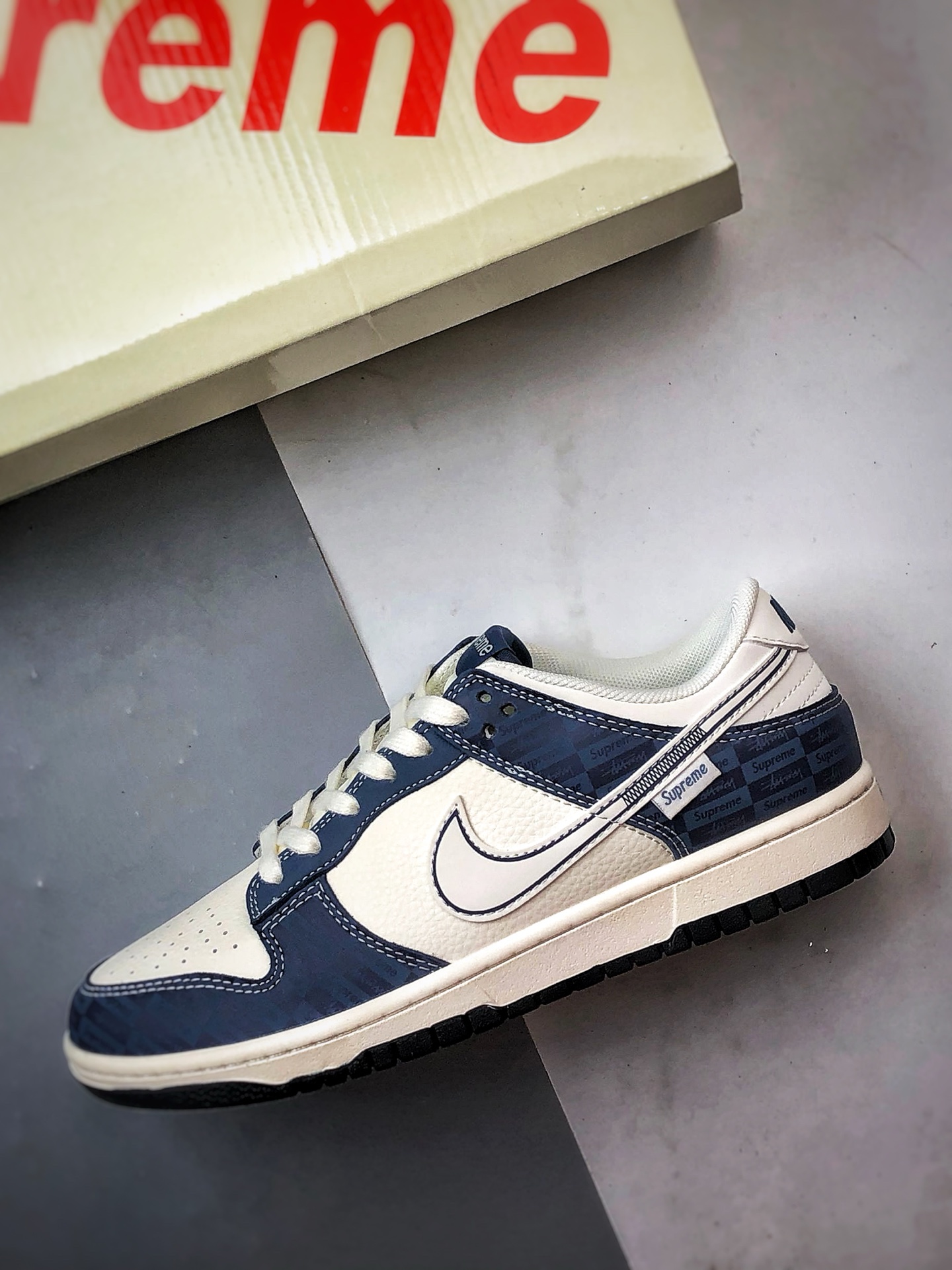 NK Dunk Low Retro ”DIY高端定制” Sup暗纹弹幕白深蓝 低帮休闲运动板鞋 FC1688-228