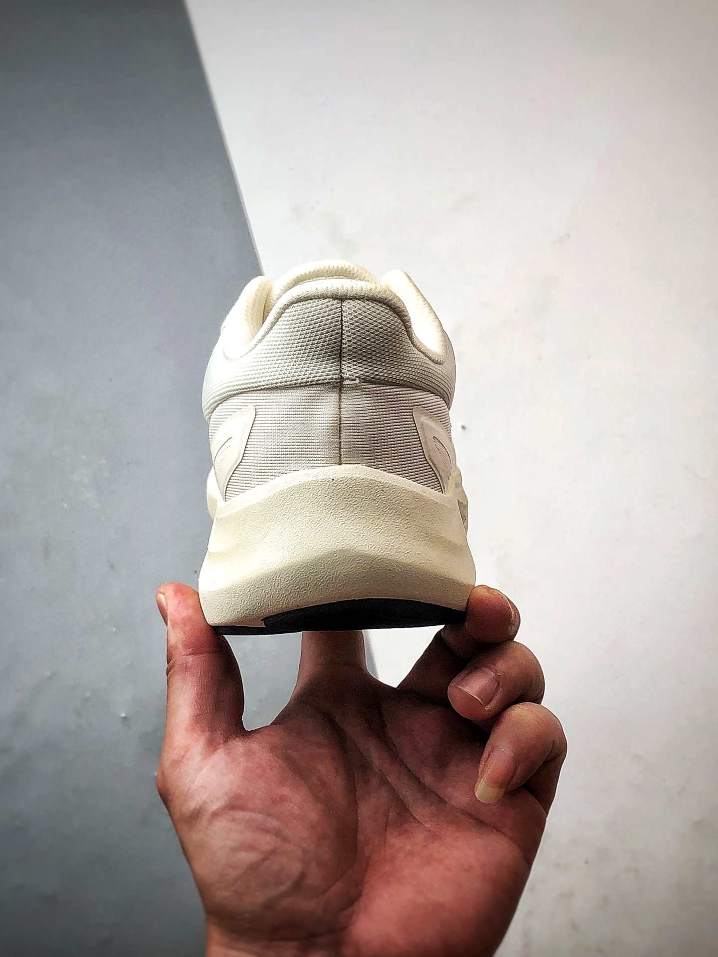 Descente迪桑特 Run Step 米白 轻量化网面舒适透气休闲运动跑步鞋