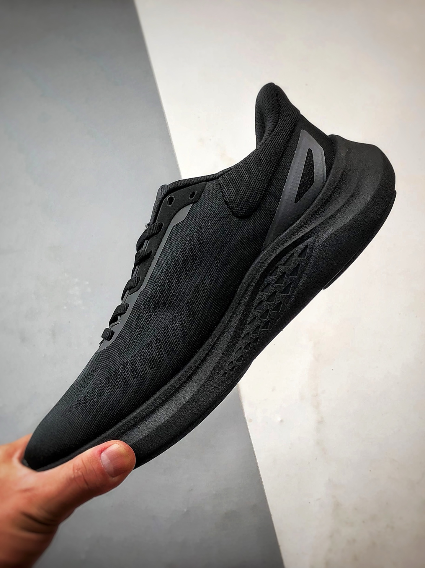 Descente迪桑特 Run Step 黑色 轻量化网面舒适透气休闲运动跑步鞋