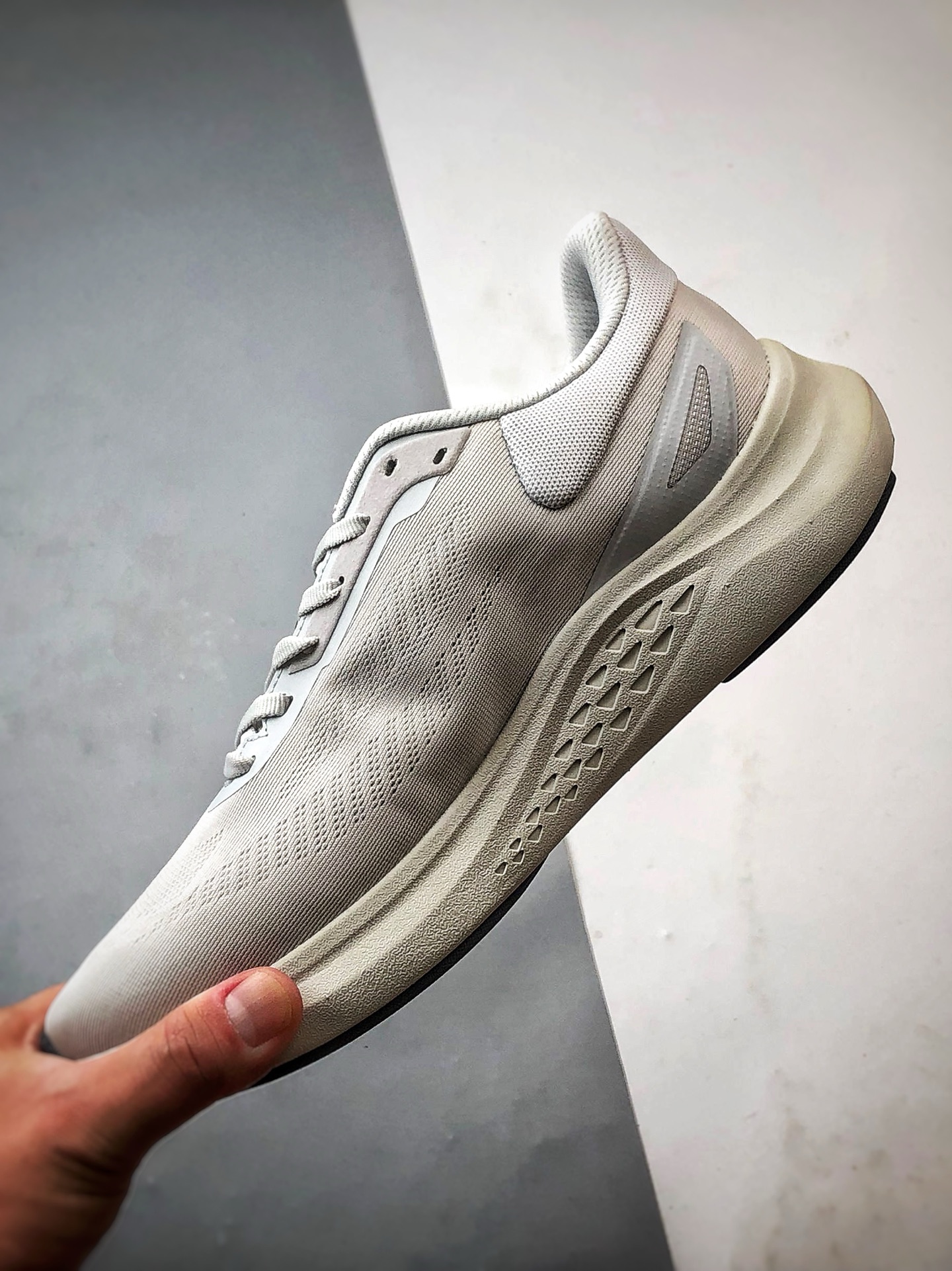 Descente迪桑特 Run Step 灰色 轻量化网面舒适透气休闲运动跑步鞋-莆田鞋,莆田鞋货源,高仿鞋,高仿鞋货源,安福档口,莆田高仿鞋,莆田鞋批发,高仿鞋批发,莆田高仿运动鞋,高仿运动鞋,莆田运动鞋 Descente迪桑特 Run Step 灰色 轻量化网面舒适透气休闲运动跑步鞋