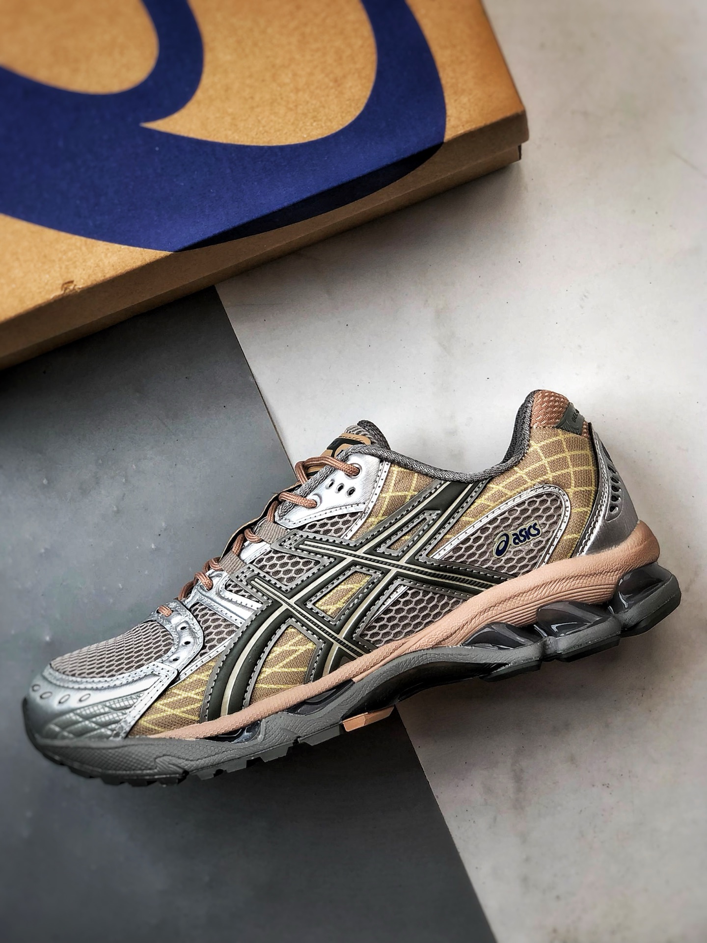 Asics Gel-Nimbus 10.1 银灰棕 亚瑟士复古先锋潮流拼接休闲跑步鞋 1203A543-250