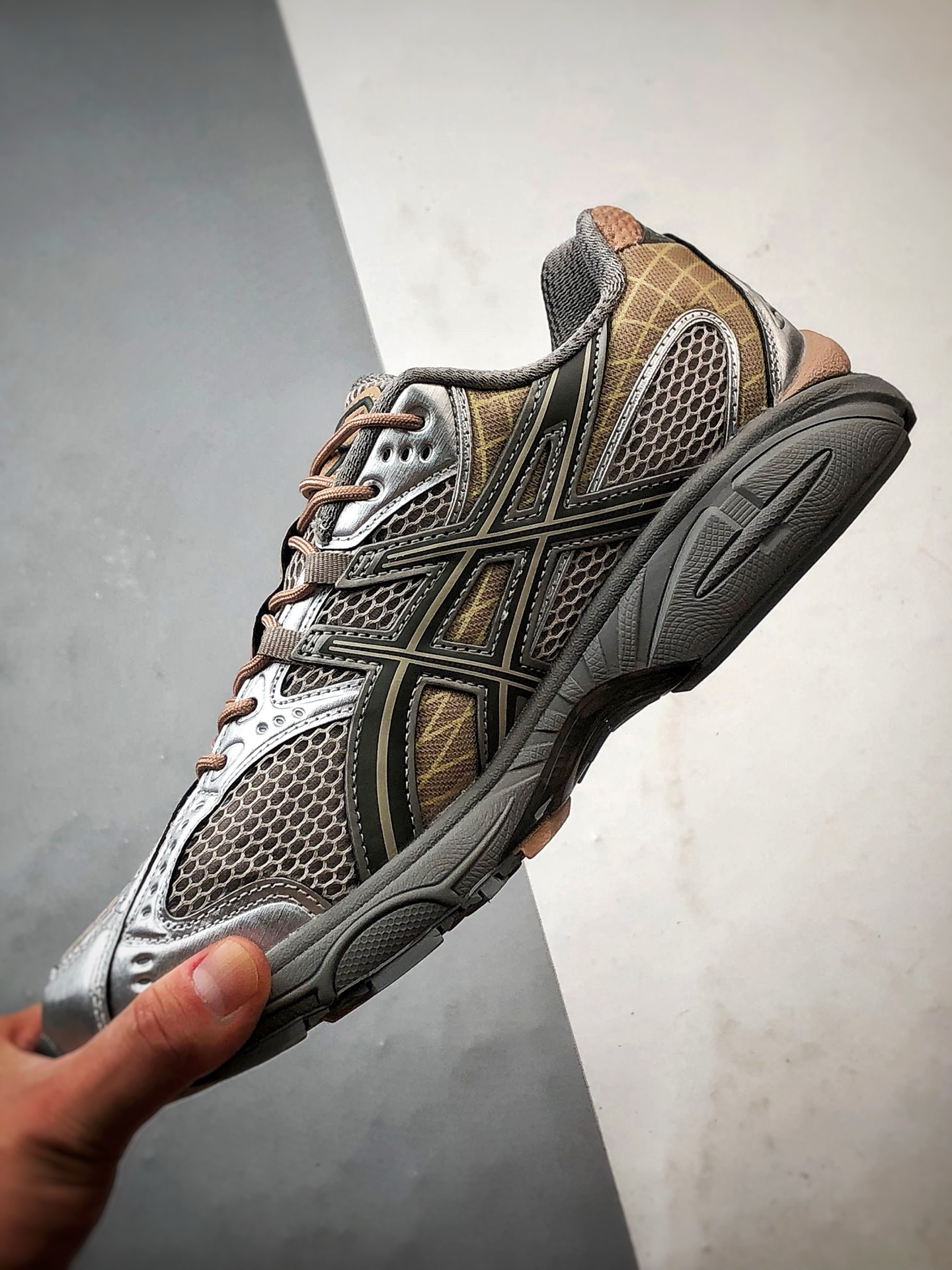 Asics Gel-Nimbus 10.1 银灰棕 亚瑟士复古先锋潮流拼接休闲跑步鞋 1203A543-250