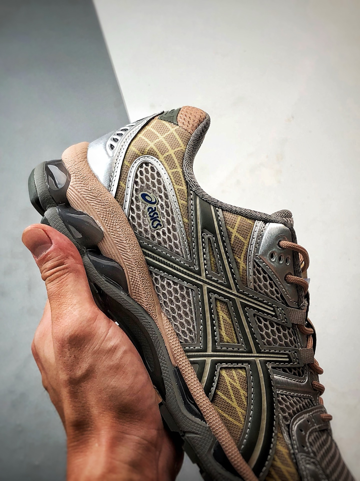 Asics Gel-Nimbus 10.1 银灰棕 亚瑟士复古先锋潮流拼接休闲跑步鞋 1203A543-250