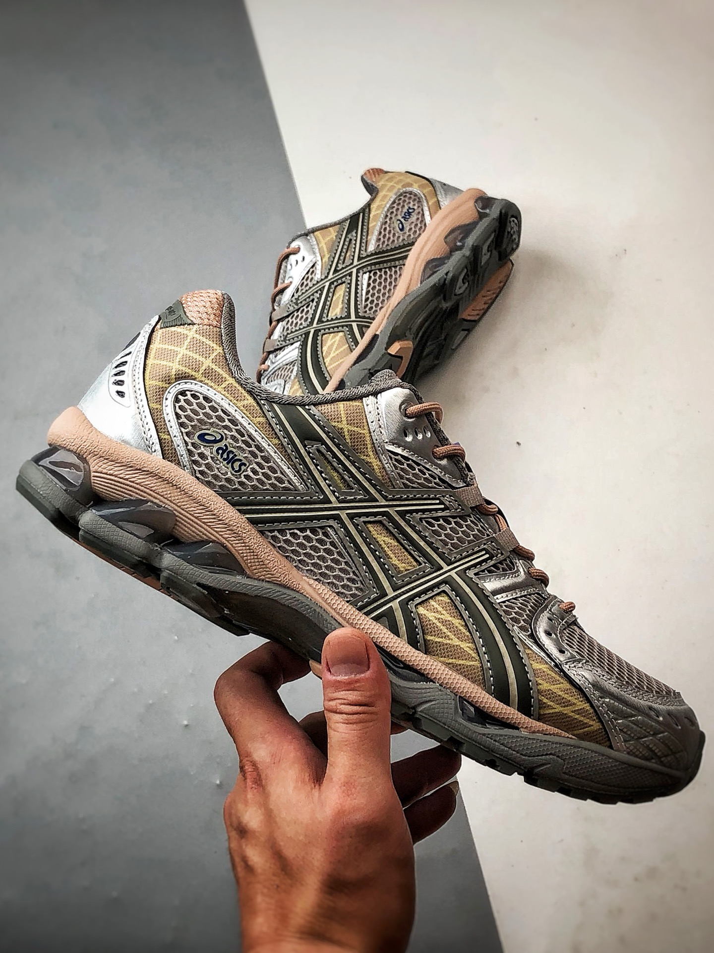 Asics Gel-Nimbus 10.1 银灰棕 亚瑟士复古先锋潮流拼接休闲跑步鞋 1203A543-250