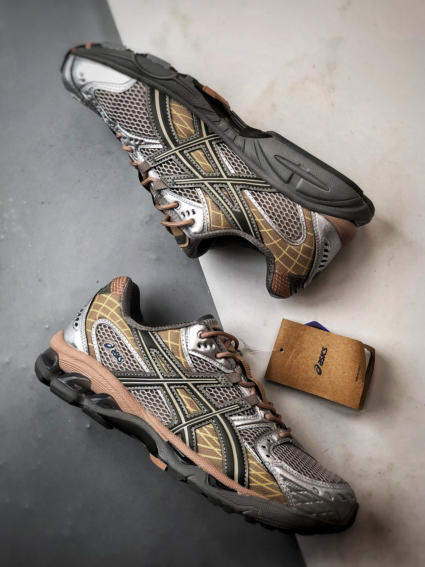 Asics Gel-Nimbus 10.1 银灰棕 亚瑟士复古先锋潮流拼接休闲跑步鞋 1203A543-250