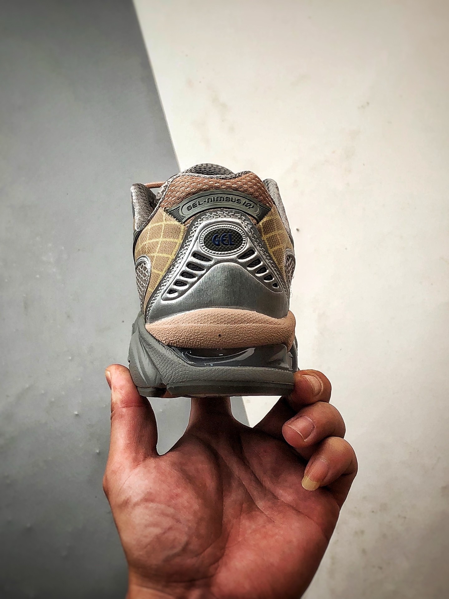 Asics Gel-Nimbus 10.1 银灰棕 亚瑟士复古先锋潮流拼接休闲跑步鞋 1203A543-250