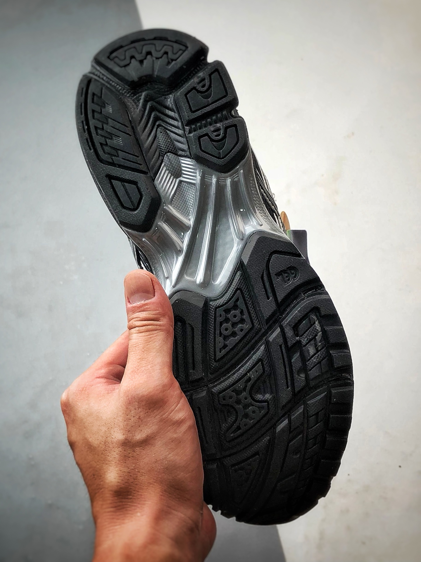 Asics Gel-Nimbus 10.1 黑银 亚瑟士复古先锋潮流拼接休闲跑步鞋 1203A820-001