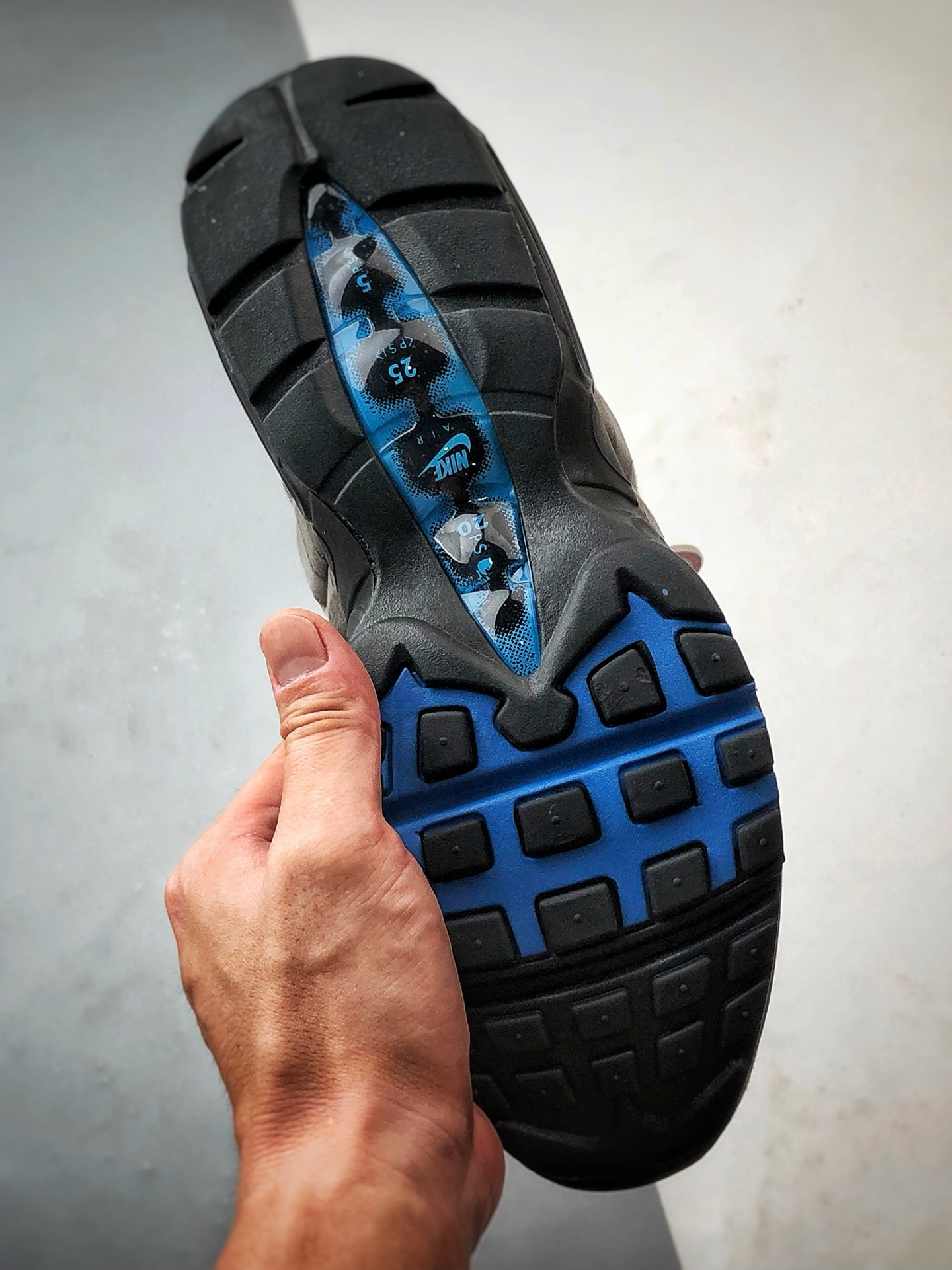 230 NK Air Max 95 黑灰蓝 外贸原单 织物气垫轻便低帮跑步鞋 609048-104