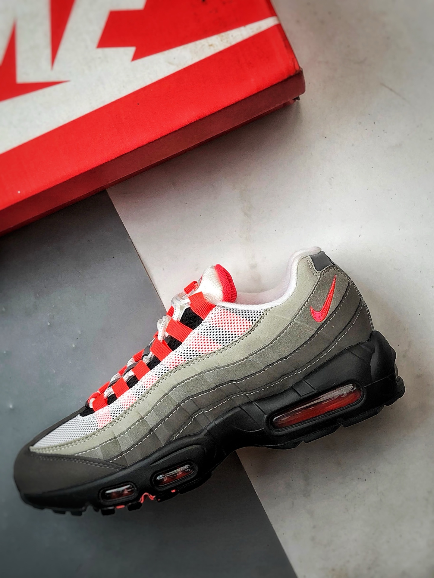 NK Air Max 95 黑灰红 外贸原单 织物气垫轻便低帮跑步鞋 AT2865-100-莆田鞋,莆田鞋货源,高仿鞋,高仿鞋货源,安福档口,莆田高仿鞋,莆田鞋批发,高仿鞋批发,莆田高仿运动鞋,高仿运动鞋,莆田运动鞋 NK Air Max 95 黑灰红 外贸原单 织物气垫轻便低帮跑步鞋 AT2865-100