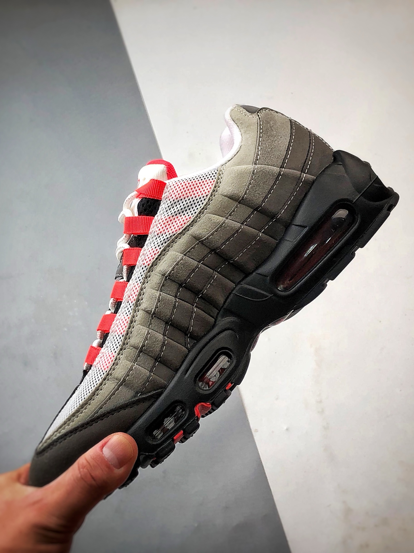 NK Air Max 95 黑灰红 外贸原单 织物气垫轻便低帮跑步鞋 AT2865-100-莆田鞋,莆田鞋货源,高仿鞋,高仿鞋货源,安福档口,莆田高仿鞋,莆田鞋批发,高仿鞋批发,莆田高仿运动鞋,高仿运动鞋,莆田运动鞋 NK Air Max 95 黑灰红 外贸原单 织物气垫轻便低帮跑步鞋 AT2865-100