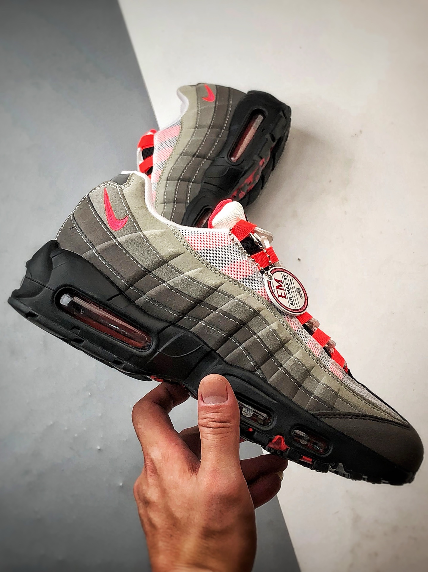 NK Air Max 95 黑灰红 外贸原单 织物气垫轻便低帮跑步鞋 AT2865-100-莆田鞋,莆田鞋货源,高仿鞋,高仿鞋货源,安福档口,莆田高仿鞋,莆田鞋批发,高仿鞋批发,莆田高仿运动鞋,高仿运动鞋,莆田运动鞋 NK Air Max 95 黑灰红 外贸原单 织物气垫轻便低帮跑步鞋 AT2865-100