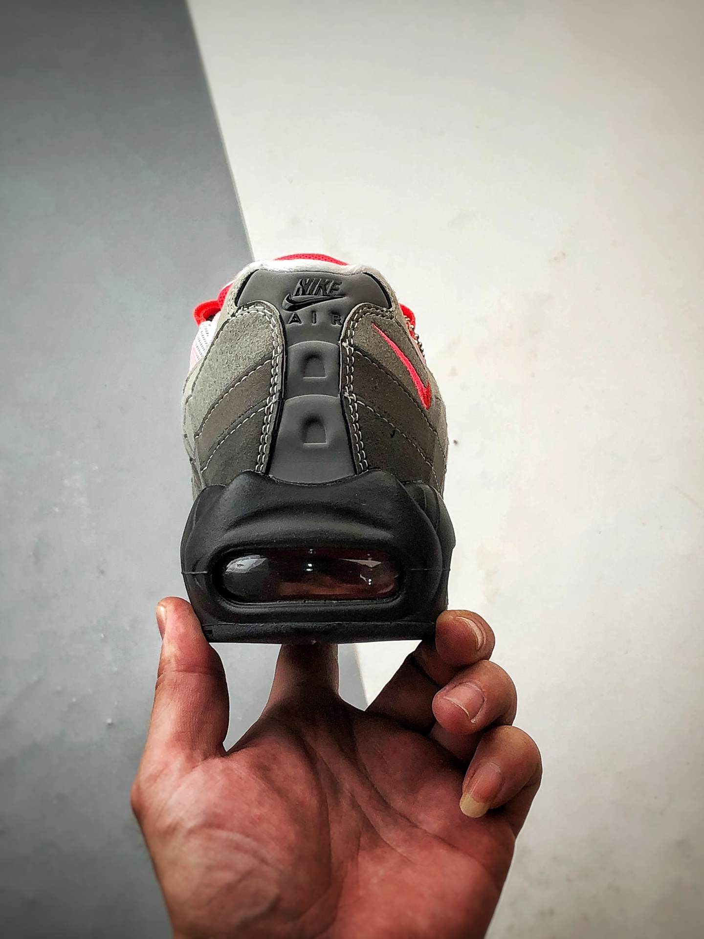 NK Air Max 95 黑灰红 外贸原单 织物气垫轻便低帮跑步鞋 AT2865-100-莆田鞋,莆田鞋货源,高仿鞋,高仿鞋货源,安福档口,莆田高仿鞋,莆田鞋批发,高仿鞋批发,莆田高仿运动鞋,高仿运动鞋,莆田运动鞋 NK Air Max 95 黑灰红 外贸原单 织物气垫轻便低帮跑步鞋 AT2865-100