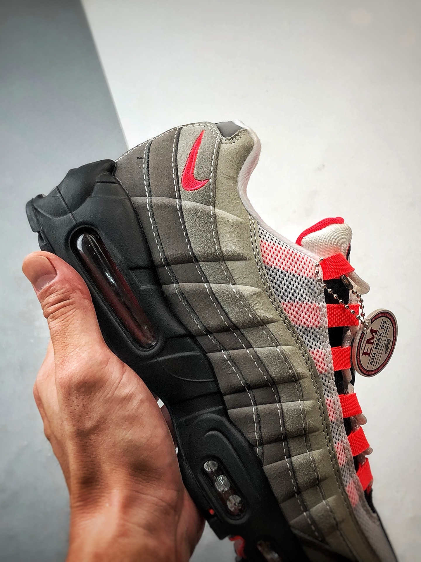 NK Air Max 95 黑灰红 外贸原单 织物气垫轻便低帮跑步鞋 AT2865-100-莆田鞋,莆田鞋货源,高仿鞋,高仿鞋货源,安福档口,莆田高仿鞋,莆田鞋批发,高仿鞋批发,莆田高仿运动鞋,高仿运动鞋,莆田运动鞋 NK Air Max 95 黑灰红 外贸原单 织物气垫轻便低帮跑步鞋 AT2865-100