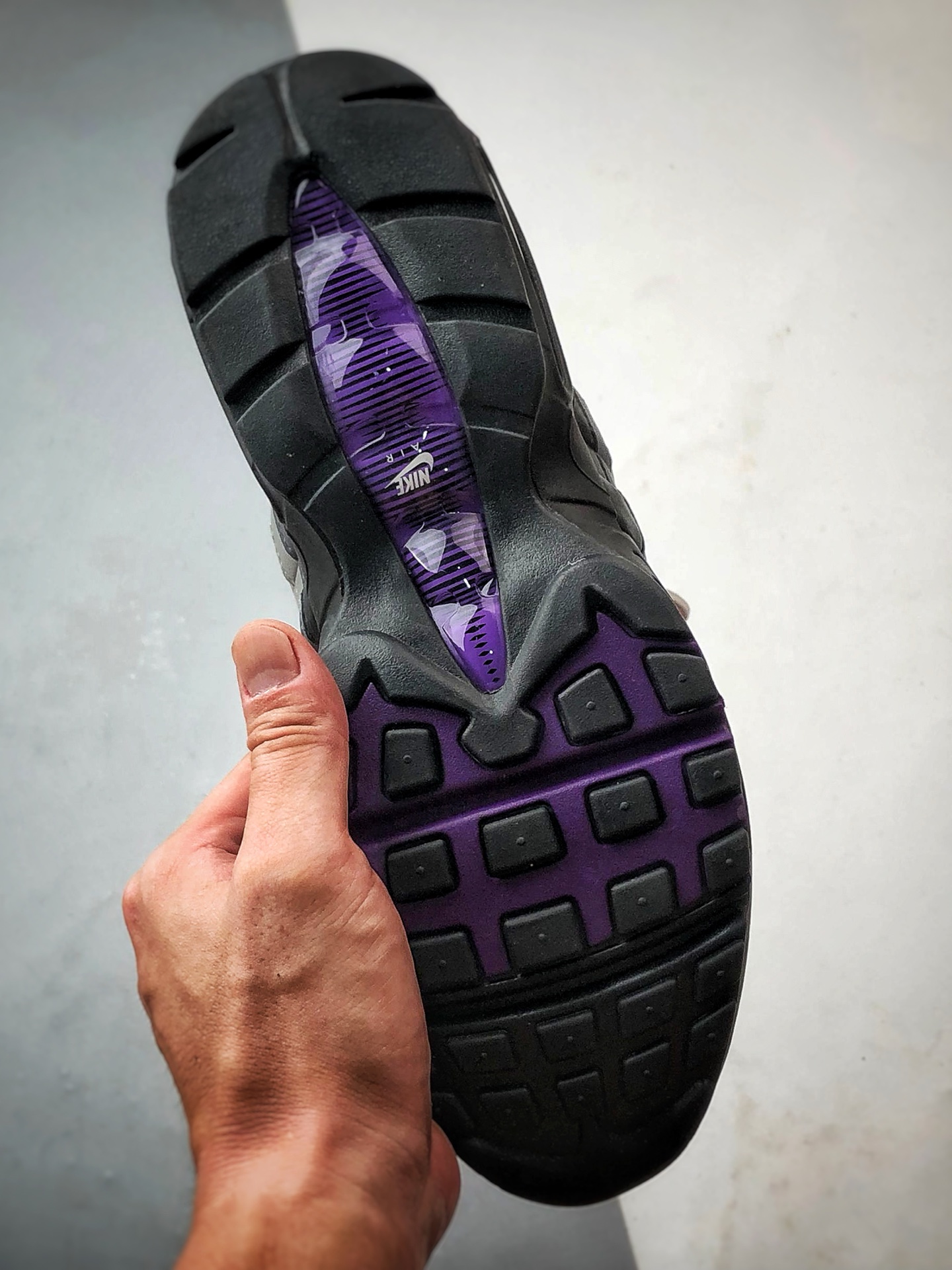 NK Air Max 95 黑灰紫 外贸原单 织物气垫轻便低帮跑步鞋 DH8015-003-莆田鞋,莆田鞋货源,高仿鞋,高仿鞋货源,安福档口,莆田高仿鞋,莆田鞋批发,高仿鞋批发,莆田高仿运动鞋,高仿运动鞋,莆田运动鞋 NK Air Max 95 黑灰紫 外贸原单 织物气垫轻便低帮跑步鞋 DH8015-003