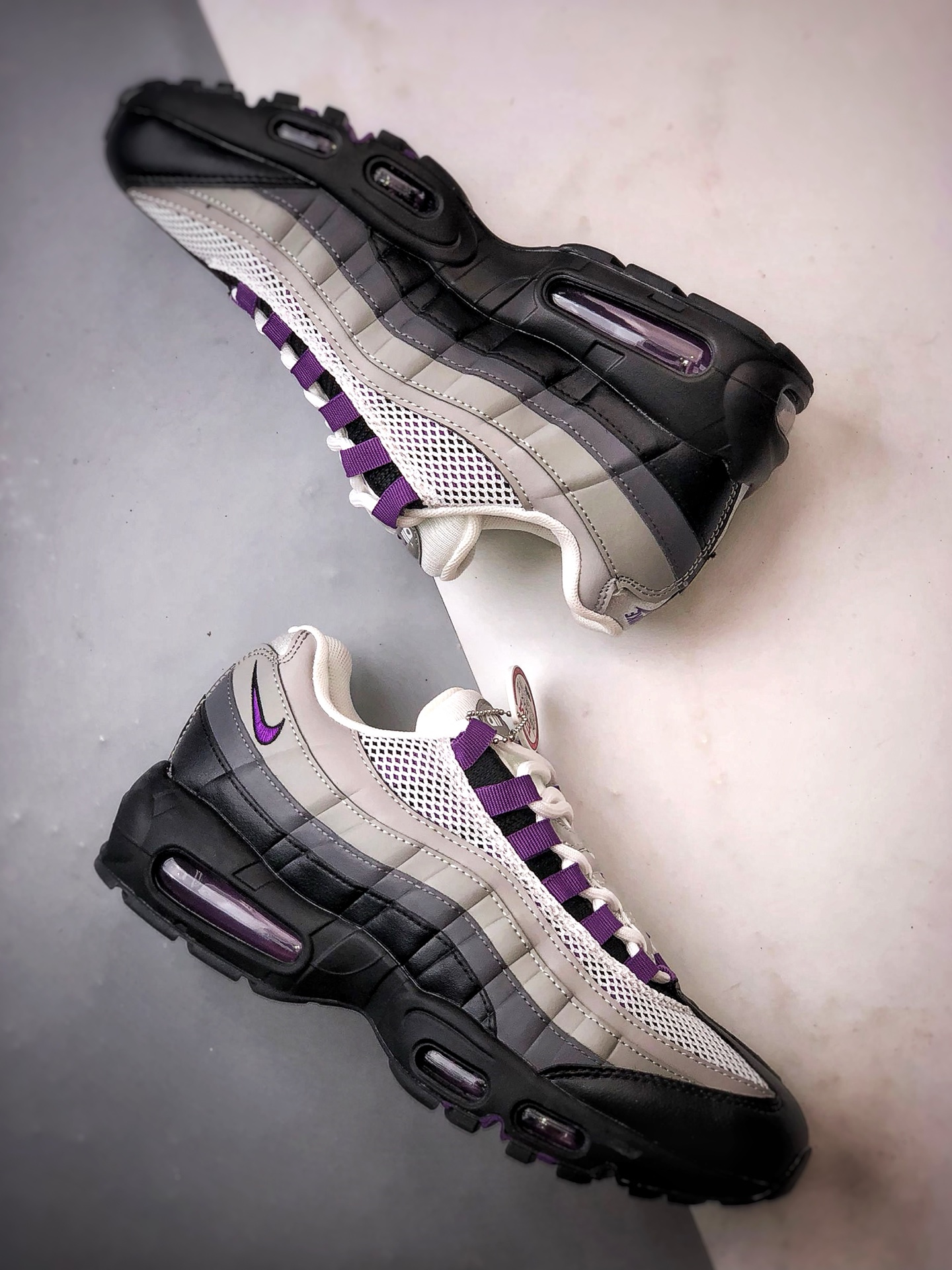 NK Air Max 95 黑灰紫 外贸原单 织物气垫轻便低帮跑步鞋 DH8015-003-莆田鞋,莆田鞋货源,高仿鞋,高仿鞋货源,安福档口,莆田高仿鞋,莆田鞋批发,高仿鞋批发,莆田高仿运动鞋,高仿运动鞋,莆田运动鞋 NK Air Max 95 黑灰紫 外贸原单 织物气垫轻便低帮跑步鞋 DH8015-003