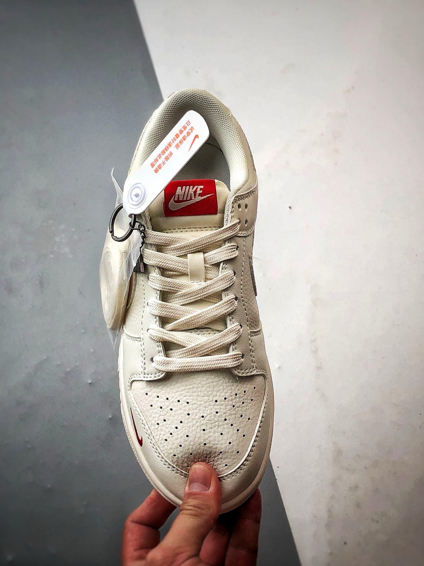 NK Dunk Low Retro ”DIY高端定制” 标语白红小钩 低帮休闲运动板鞋 CS1688-113-莆田鞋,莆田鞋货源,高仿鞋,高仿鞋货源,安福档口,莆田高仿鞋,莆田鞋批发,高仿鞋批发,莆田高仿运动鞋,高仿运动鞋,莆田运动鞋 NK Dunk Low Retro ”DIY高端定制” 标语白红小钩 低帮休闲运动板鞋 CS1688-113