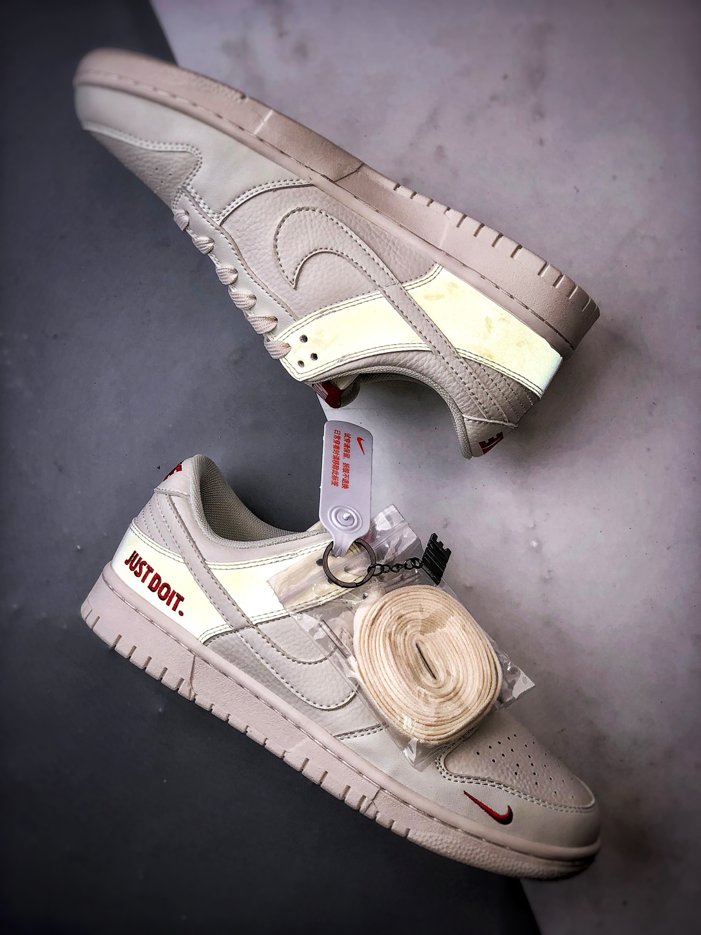 NK Dunk Low Retro ”DIY高端定制” 标语白红小钩 低帮休闲运动板鞋 CS1688-113-莆田鞋,莆田鞋货源,高仿鞋,高仿鞋货源,安福档口,莆田高仿鞋,莆田鞋批发,高仿鞋批发,莆田高仿运动鞋,高仿运动鞋,莆田运动鞋 NK Dunk Low Retro ”DIY高端定制” 标语白红小钩 低帮休闲运动板鞋 CS1688-113