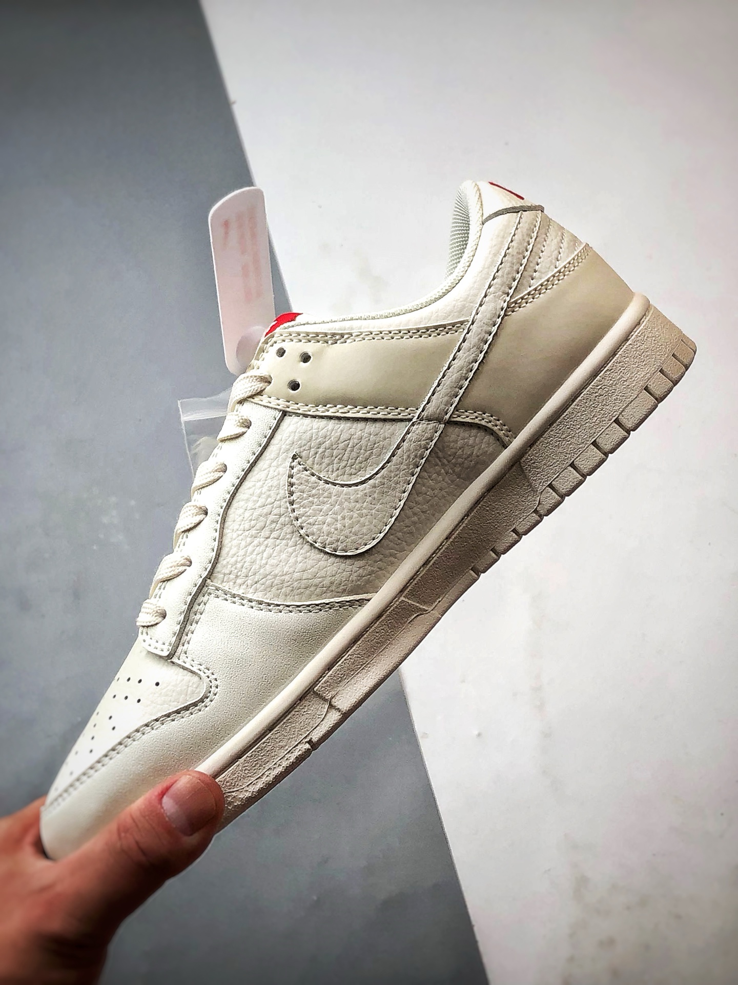 NK Dunk Low Retro ”DIY高端定制” 标语白红小钩 低帮休闲运动板鞋 CS1688-113-莆田鞋,莆田鞋货源,高仿鞋,高仿鞋货源,安福档口,莆田高仿鞋,莆田鞋批发,高仿鞋批发,莆田高仿运动鞋,高仿运动鞋,莆田运动鞋 NK Dunk Low Retro ”DIY高端定制” 标语白红小钩 低帮休闲运动板鞋 CS1688-113