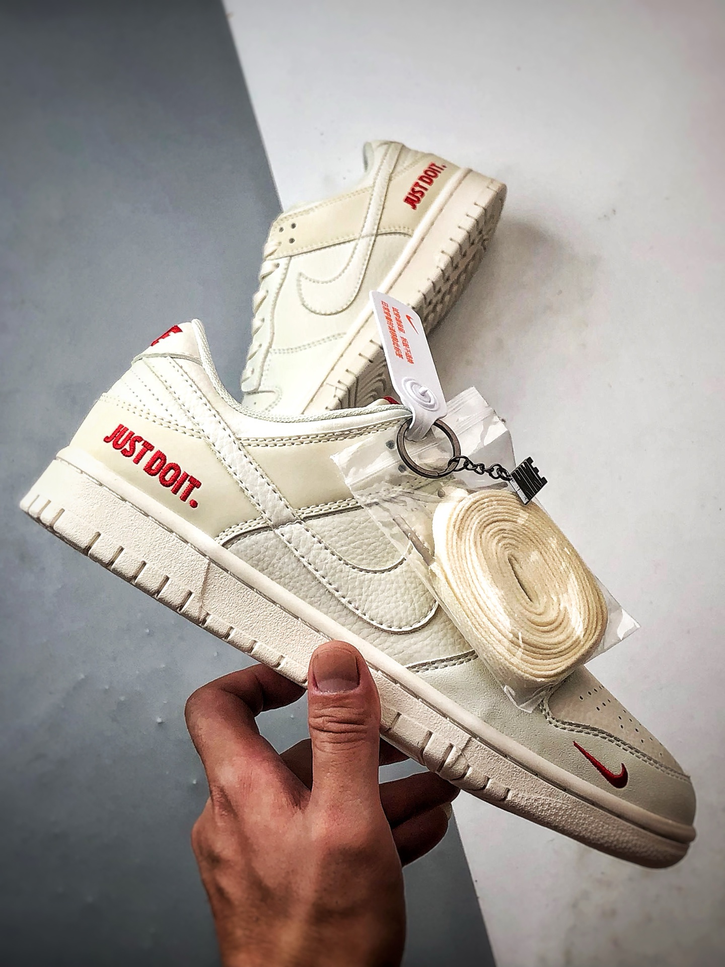 NK Dunk Low Retro ”DIY高端定制” 标语白红小钩 低帮休闲运动板鞋 CS1688-113-莆田鞋,莆田鞋货源,高仿鞋,高仿鞋货源,安福档口,莆田高仿鞋,莆田鞋批发,高仿鞋批发,莆田高仿运动鞋,高仿运动鞋,莆田运动鞋 NK Dunk Low Retro ”DIY高端定制” 标语白红小钩 低帮休闲运动板鞋 CS1688-113