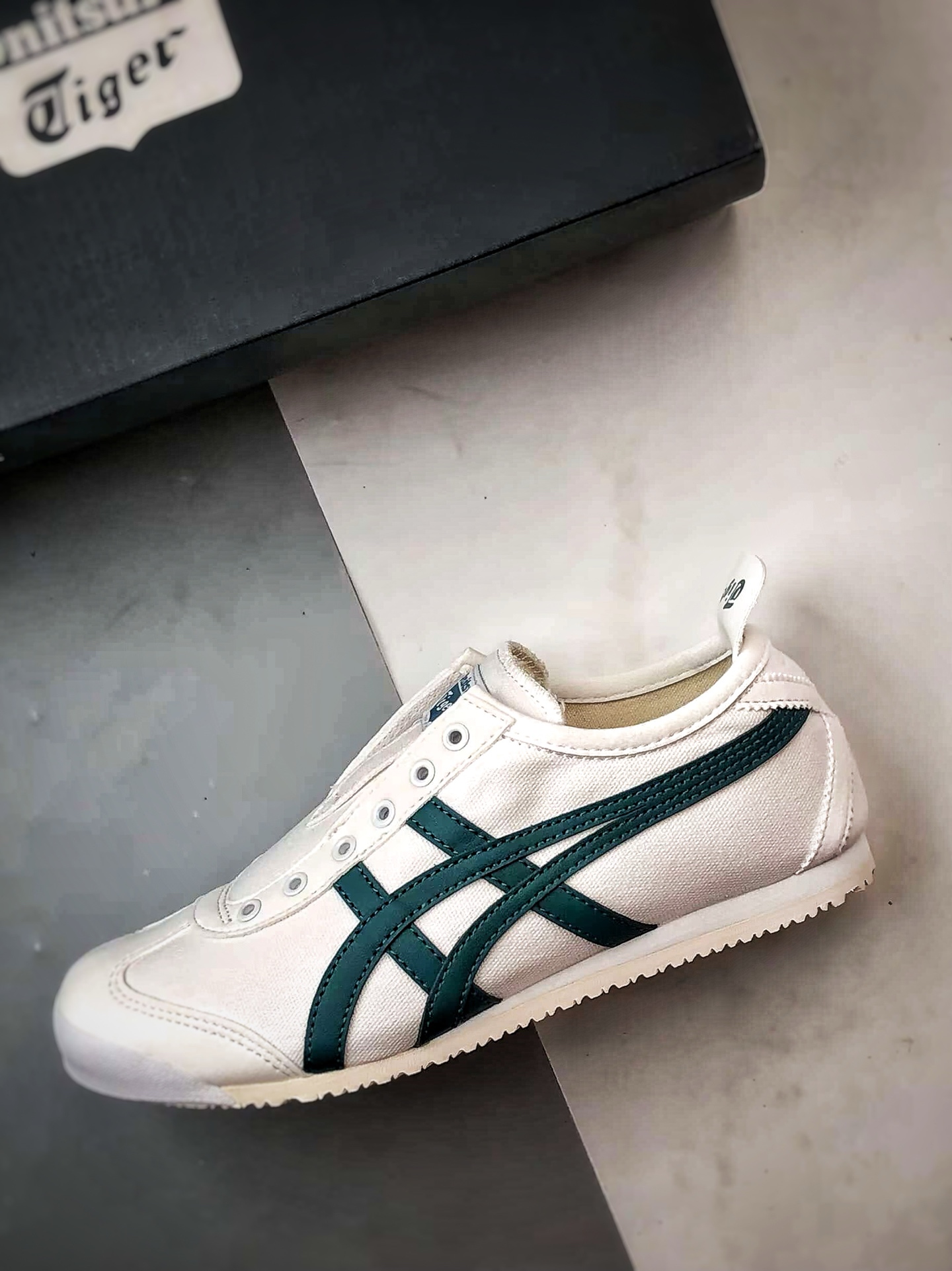 Asics 鬼冢虎 Mexico 66 帆布白绿 1183A360-102