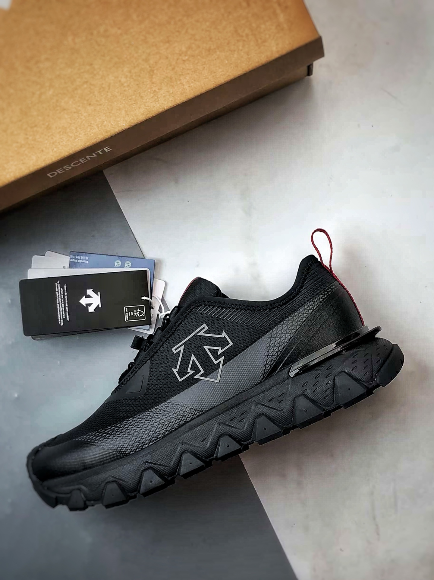 Descente迪桑特 Ski Style 黑色 滑雪系列低帮潮流运动户外登山鞋-莆田鞋,莆田鞋货源,高仿鞋,高仿鞋货源,安福档口,莆田高仿鞋,莆田鞋批发,高仿鞋批发,莆田高仿运动鞋,高仿运动鞋,莆田运动鞋 Descente迪桑特 Ski Style 黑色 滑雪系列低帮潮流运动户外登山鞋