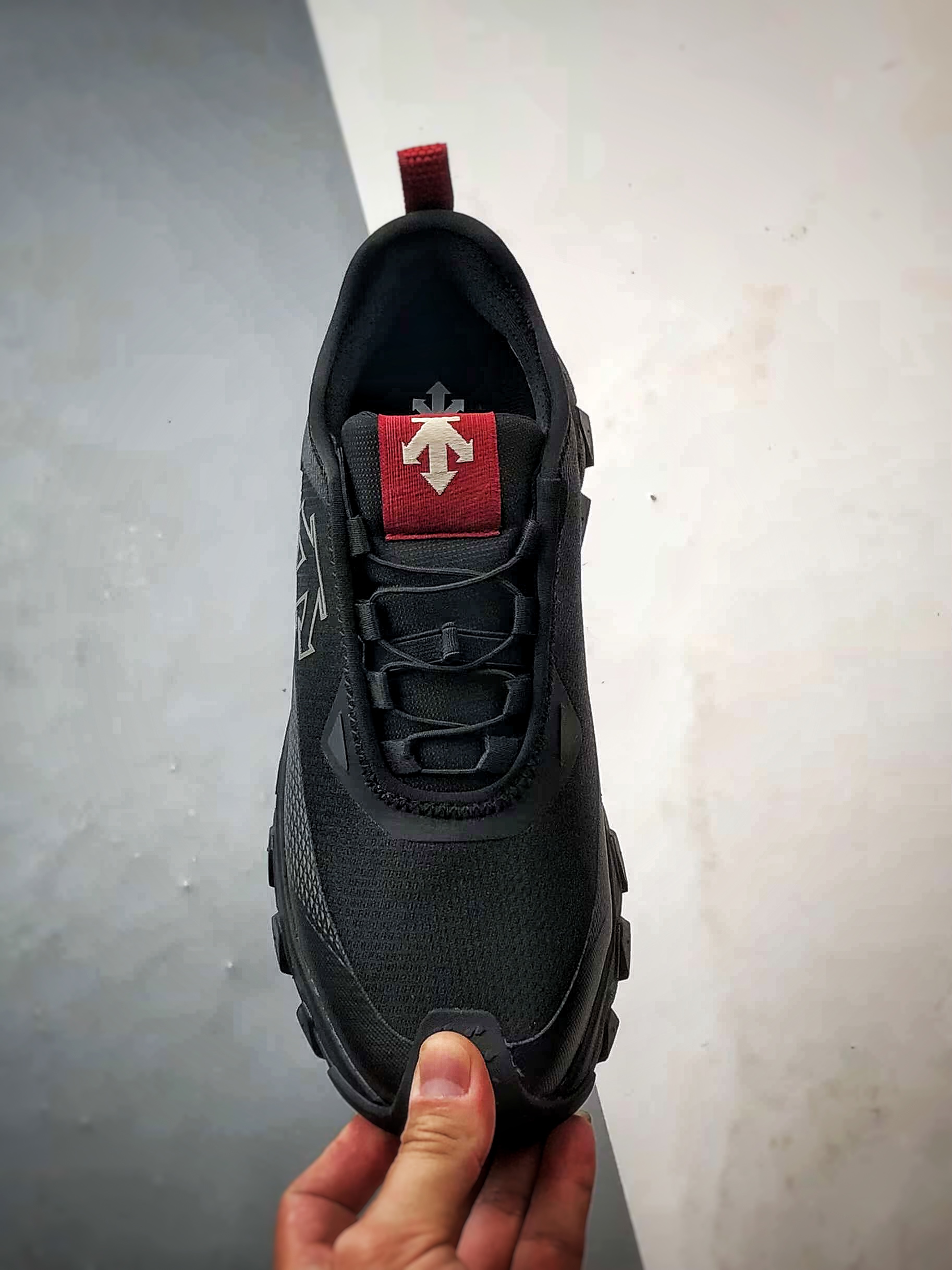 Descente迪桑特 Ski Style 黑色 滑雪系列低帮潮流运动户外登山鞋-莆田鞋,莆田鞋货源,高仿鞋,高仿鞋货源,安福档口,莆田高仿鞋,莆田鞋批发,高仿鞋批发,莆田高仿运动鞋,高仿运动鞋,莆田运动鞋 Descente迪桑特 Ski Style 黑色 滑雪系列低帮潮流运动户外登山鞋