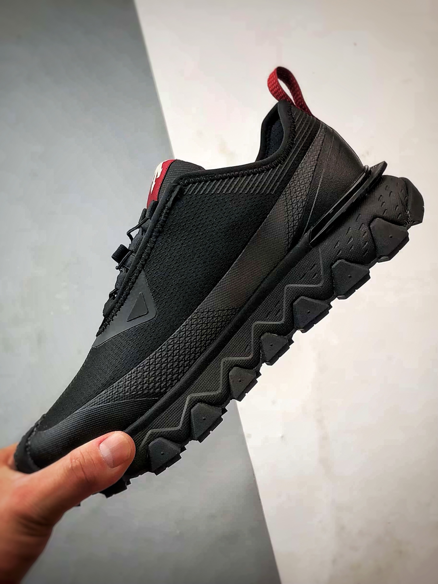 Descente迪桑特 Ski Style 黑色 滑雪系列低帮潮流运动户外登山鞋-莆田鞋,莆田鞋货源,高仿鞋,高仿鞋货源,安福档口,莆田高仿鞋,莆田鞋批发,高仿鞋批发,莆田高仿运动鞋,高仿运动鞋,莆田运动鞋 Descente迪桑特 Ski Style 黑色 滑雪系列低帮潮流运动户外登山鞋