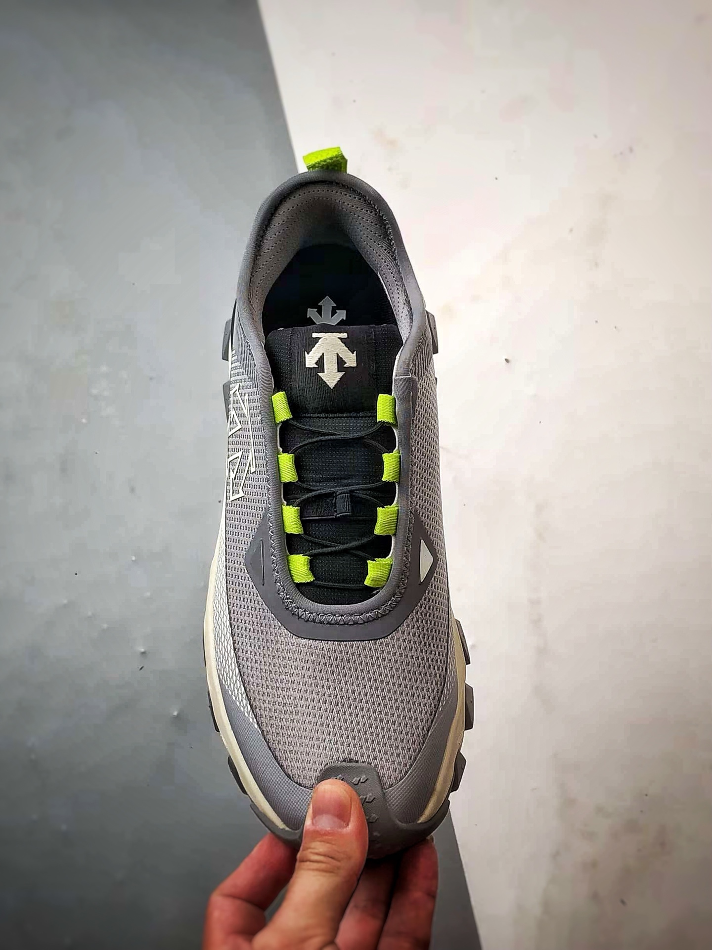 Descente迪桑特 Ski Style 灰色 滑雪系列低帮潮流运动户外登山鞋-莆田鞋,莆田鞋货源,高仿鞋,高仿鞋货源,安福档口,莆田高仿鞋,莆田鞋批发,高仿鞋批发,莆田高仿运动鞋,高仿运动鞋,莆田运动鞋 Descente迪桑特 Ski Style 灰色 滑雪系列低帮潮流运动户外登山鞋