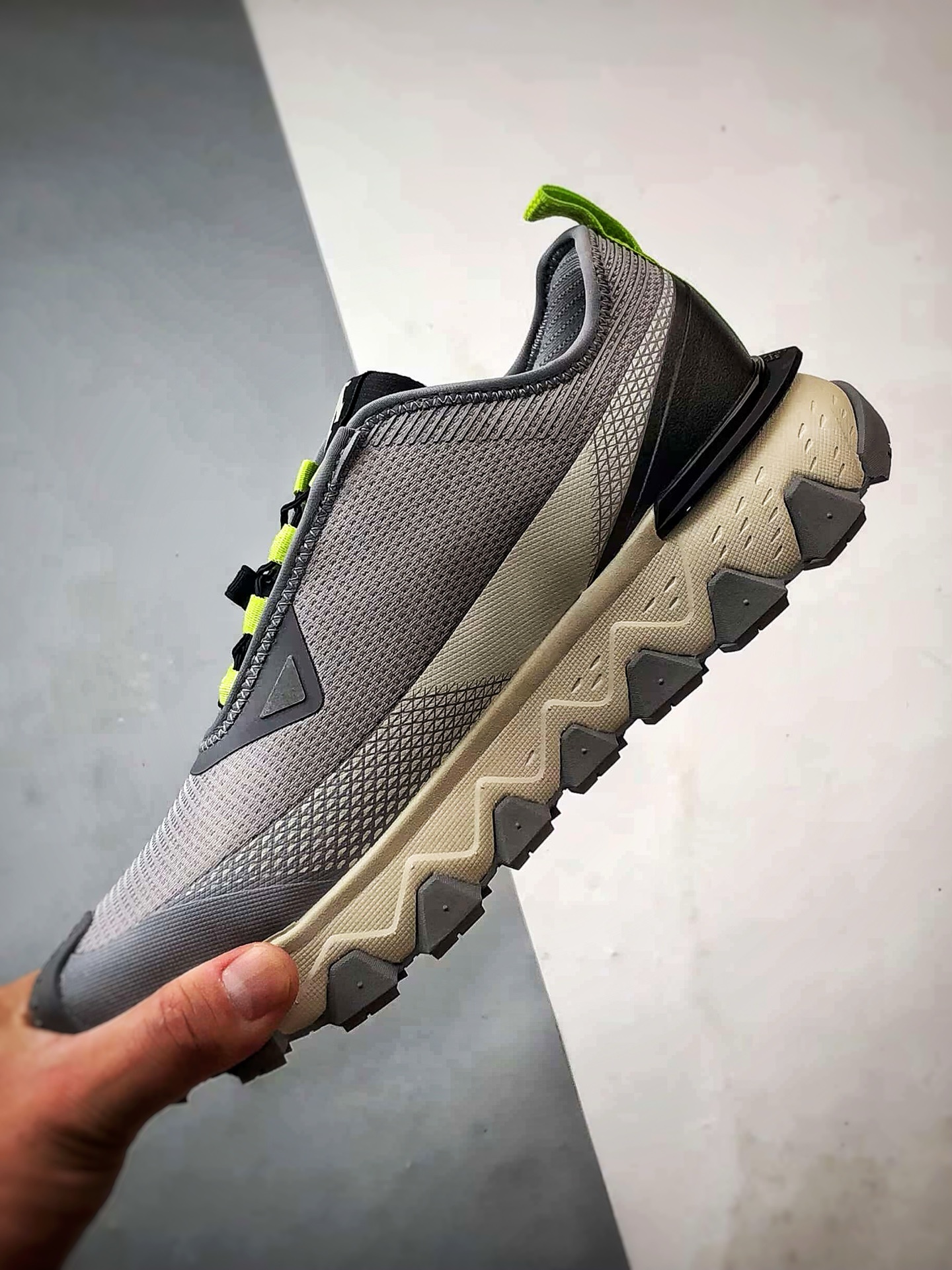 Descente迪桑特 Ski Style 灰色 滑雪系列低帮潮流运动户外登山鞋-莆田鞋,莆田鞋货源,高仿鞋,高仿鞋货源,安福档口,莆田高仿鞋,莆田鞋批发,高仿鞋批发,莆田高仿运动鞋,高仿运动鞋,莆田运动鞋 Descente迪桑特 Ski Style 灰色 滑雪系列低帮潮流运动户外登山鞋