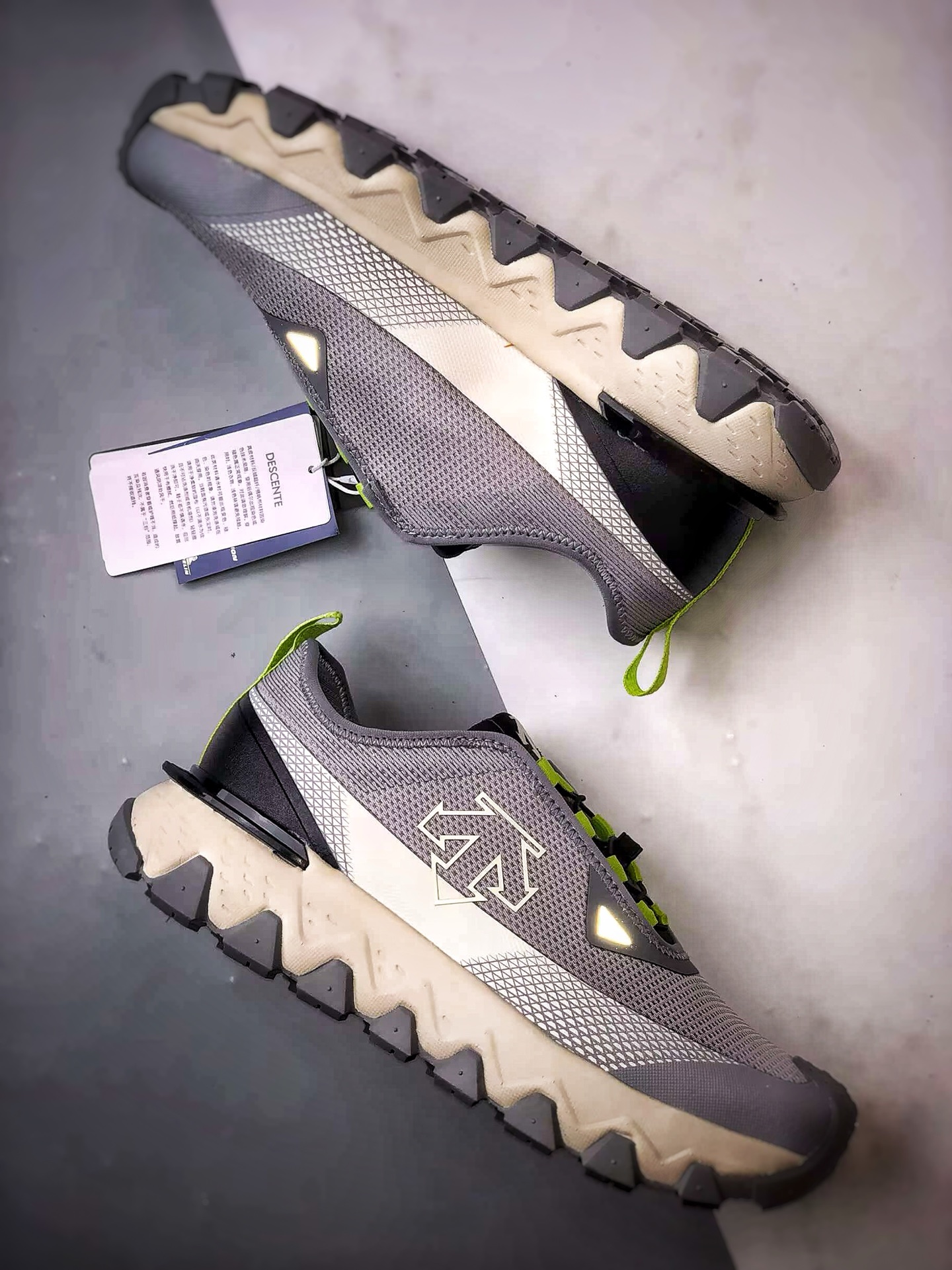 Descente迪桑特 Ski Style 灰色 滑雪系列低帮潮流运动户外登山鞋-莆田鞋,莆田鞋货源,高仿鞋,高仿鞋货源,安福档口,莆田高仿鞋,莆田鞋批发,高仿鞋批发,莆田高仿运动鞋,高仿运动鞋,莆田运动鞋 Descente迪桑特 Ski Style 灰色 滑雪系列低帮潮流运动户外登山鞋