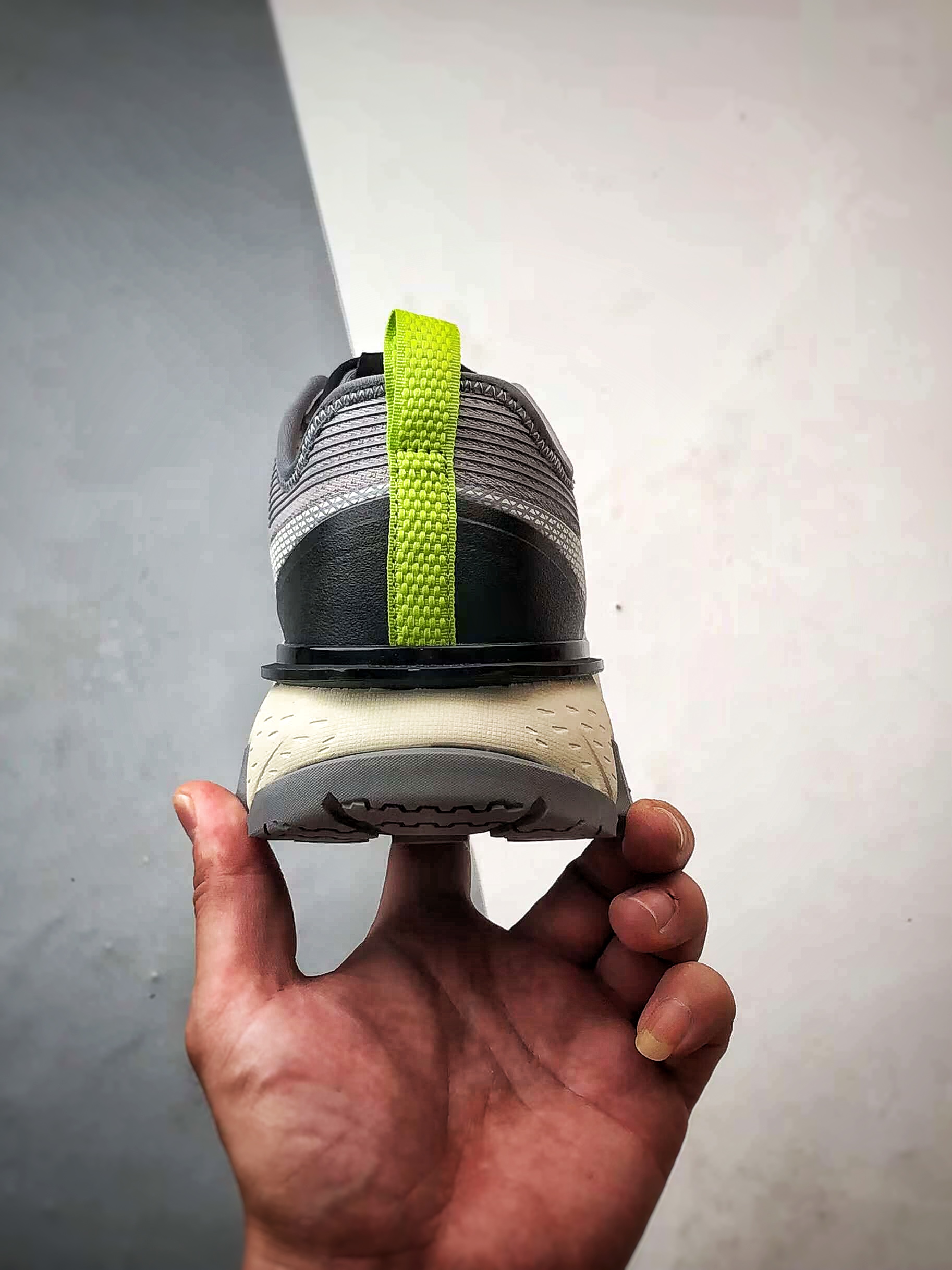 Descente迪桑特 Ski Style 灰色 滑雪系列低帮潮流运动户外登山鞋-莆田鞋,莆田鞋货源,高仿鞋,高仿鞋货源,安福档口,莆田高仿鞋,莆田鞋批发,高仿鞋批发,莆田高仿运动鞋,高仿运动鞋,莆田运动鞋 Descente迪桑特 Ski Style 灰色 滑雪系列低帮潮流运动户外登山鞋