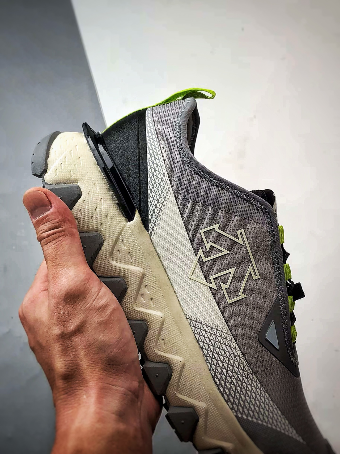 Descente迪桑特 Ski Style 灰色 滑雪系列低帮潮流运动户外登山鞋-莆田鞋,莆田鞋货源,高仿鞋,高仿鞋货源,安福档口,莆田高仿鞋,莆田鞋批发,高仿鞋批发,莆田高仿运动鞋,高仿运动鞋,莆田运动鞋 Descente迪桑特 Ski Style 灰色 滑雪系列低帮潮流运动户外登山鞋