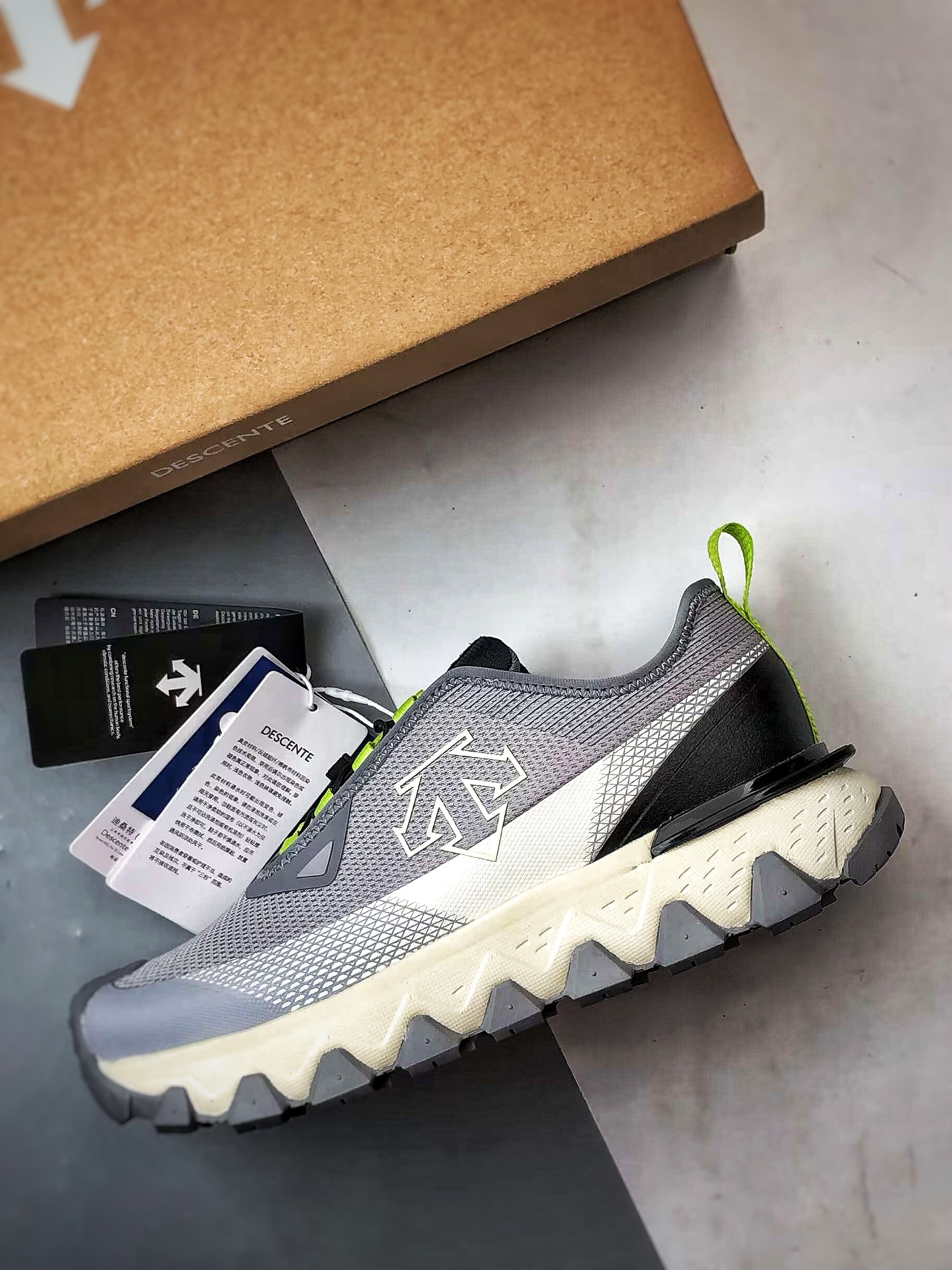 Descente迪桑特 Ski Style 灰色 滑雪系列低帮潮流运动户外登山鞋-莆田鞋,莆田鞋货源,高仿鞋,高仿鞋货源,安福档口,莆田高仿鞋,莆田鞋批发,高仿鞋批发,莆田高仿运动鞋,高仿运动鞋,莆田运动鞋 Descente迪桑特 Ski Style 灰色 滑雪系列低帮潮流运动户外登山鞋