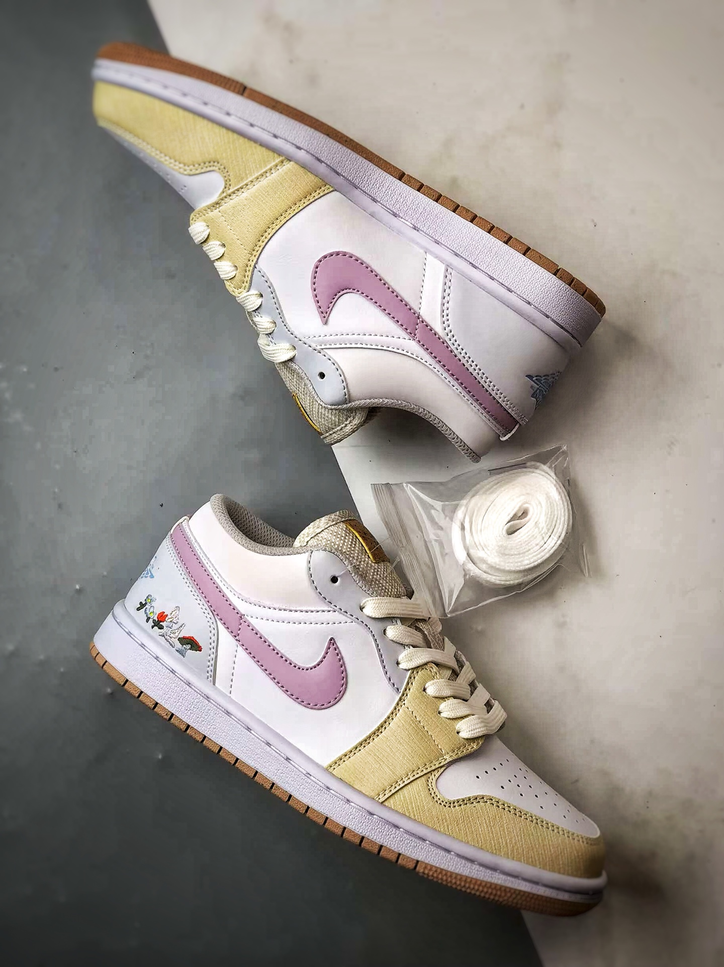 定制球鞋 Air Jordan 1 Low 猫小白 白黄粉 IB8861-151-莆田鞋,莆田鞋货源,高仿鞋,高仿鞋货源,安福档口,莆田高仿鞋,莆田鞋批发,高仿鞋批发,莆田高仿运动鞋,高仿运动鞋,莆田运动鞋 定制球鞋 Air Jordan 1 Low 猫小白 白黄粉 IB8861-151