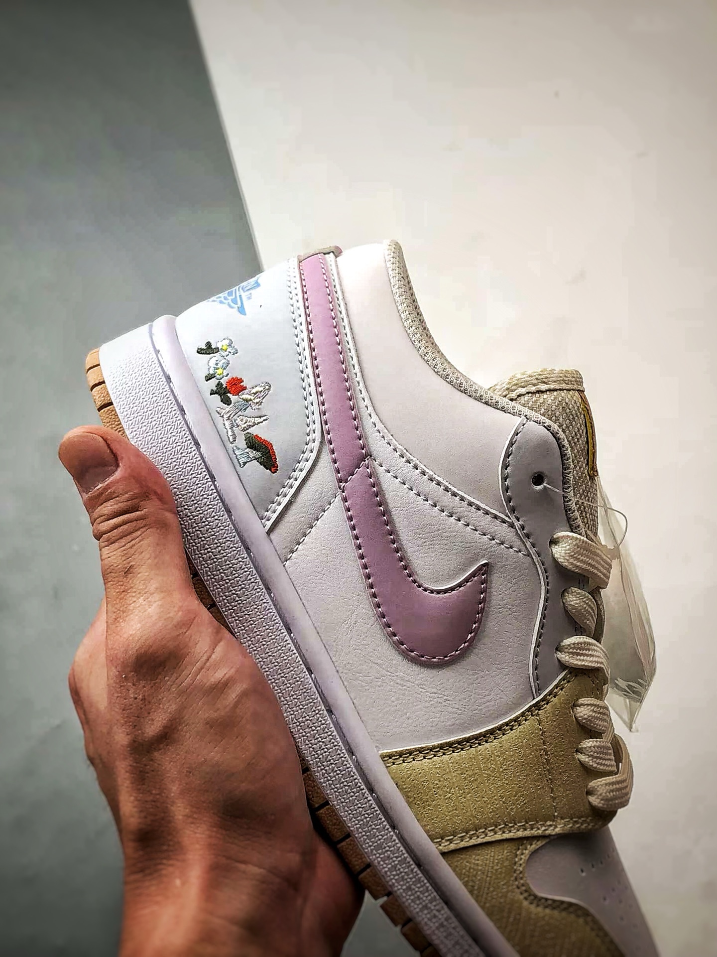 定制球鞋 Air Jordan 1 Low 猫小白 白黄粉 IB8861-151-莆田鞋,莆田鞋货源,高仿鞋,高仿鞋货源,安福档口,莆田高仿鞋,莆田鞋批发,高仿鞋批发,莆田高仿运动鞋,高仿运动鞋,莆田运动鞋 定制球鞋 Air Jordan 1 Low 猫小白 白黄粉 IB8861-151