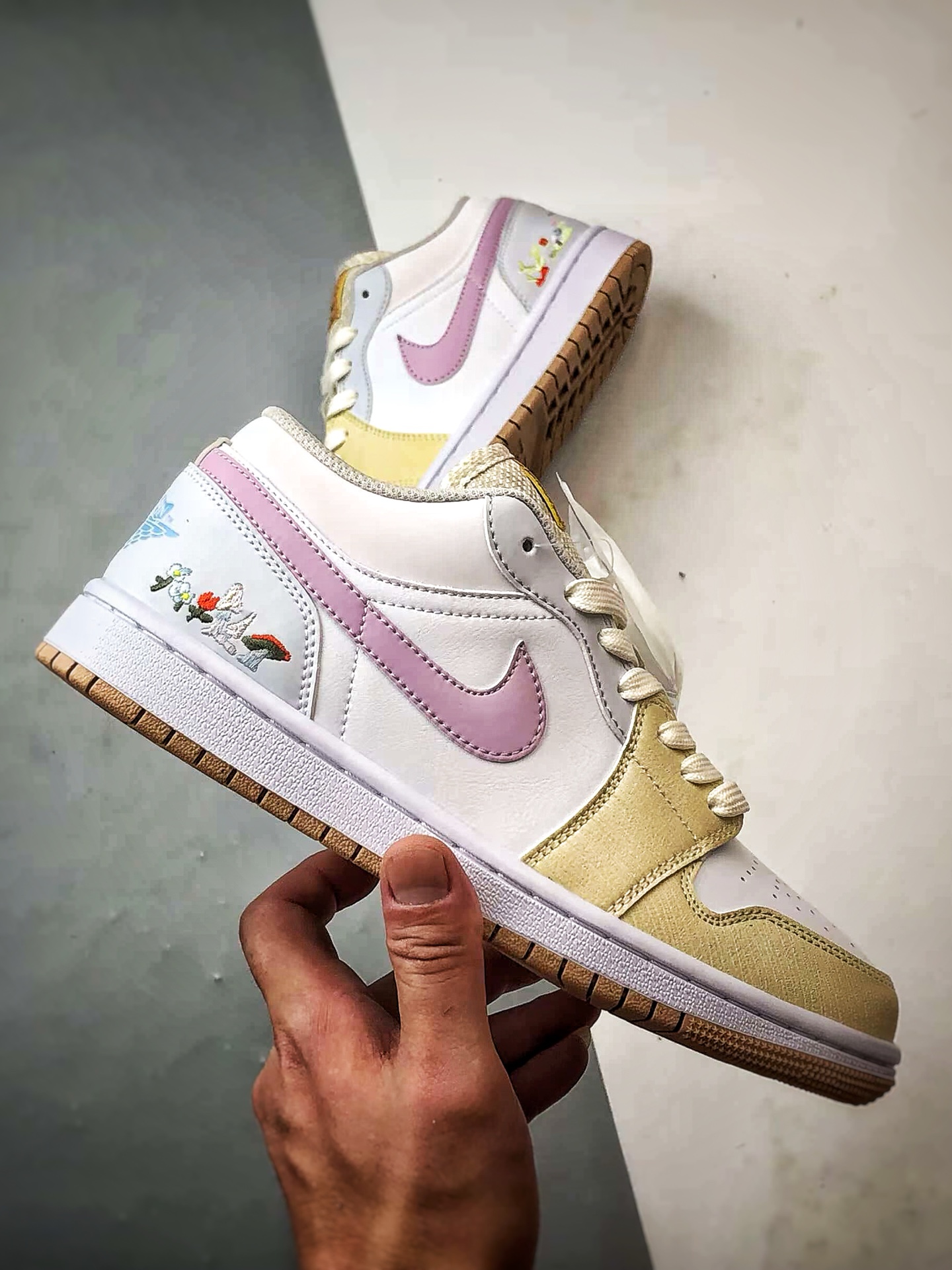 定制球鞋 Air Jordan 1 Low 猫小白 白黄粉 IB8861-151-莆田鞋,莆田鞋货源,高仿鞋,高仿鞋货源,安福档口,莆田高仿鞋,莆田鞋批发,高仿鞋批发,莆田高仿运动鞋,高仿运动鞋,莆田运动鞋 定制球鞋 Air Jordan 1 Low 猫小白 白黄粉 IB8861-151