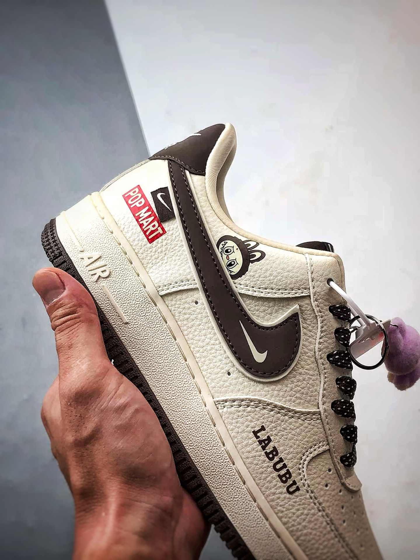 Air Force 1 Low 拉布布米白棕 KJ1688-012-莆田鞋,莆田鞋货源,高仿鞋,高仿鞋货源,安福档口,莆田高仿鞋,莆田鞋批发,高仿鞋批发,莆田高仿运动鞋,高仿运动鞋,莆田运动鞋 Air Force 1 Low 拉布布米白棕 KJ1688-012