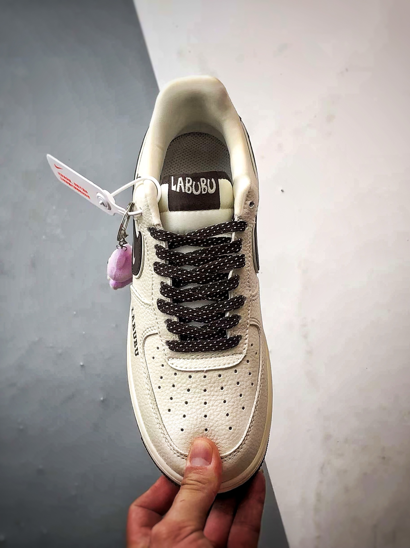 Air Force 1 Low 拉布布米白棕 KJ1688-012-莆田鞋,莆田鞋货源,高仿鞋,高仿鞋货源,安福档口,莆田高仿鞋,莆田鞋批发,高仿鞋批发,莆田高仿运动鞋,高仿运动鞋,莆田运动鞋 Air Force 1 Low 拉布布米白棕 KJ1688-012