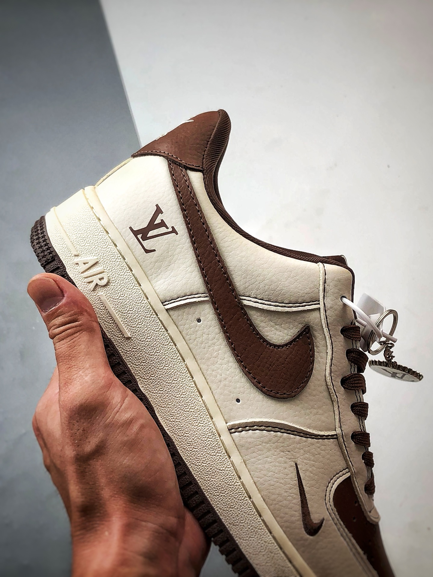LV x Air Force 1 Low 米白棕 KK1988-087-莆田鞋,莆田鞋货源,高仿鞋,高仿鞋货源,安福档口,莆田高仿鞋,莆田鞋批发,高仿鞋批发,莆田高仿运动鞋,高仿运动鞋,莆田运动鞋 LV x Air Force 1 Low 米白棕 KK1988-087