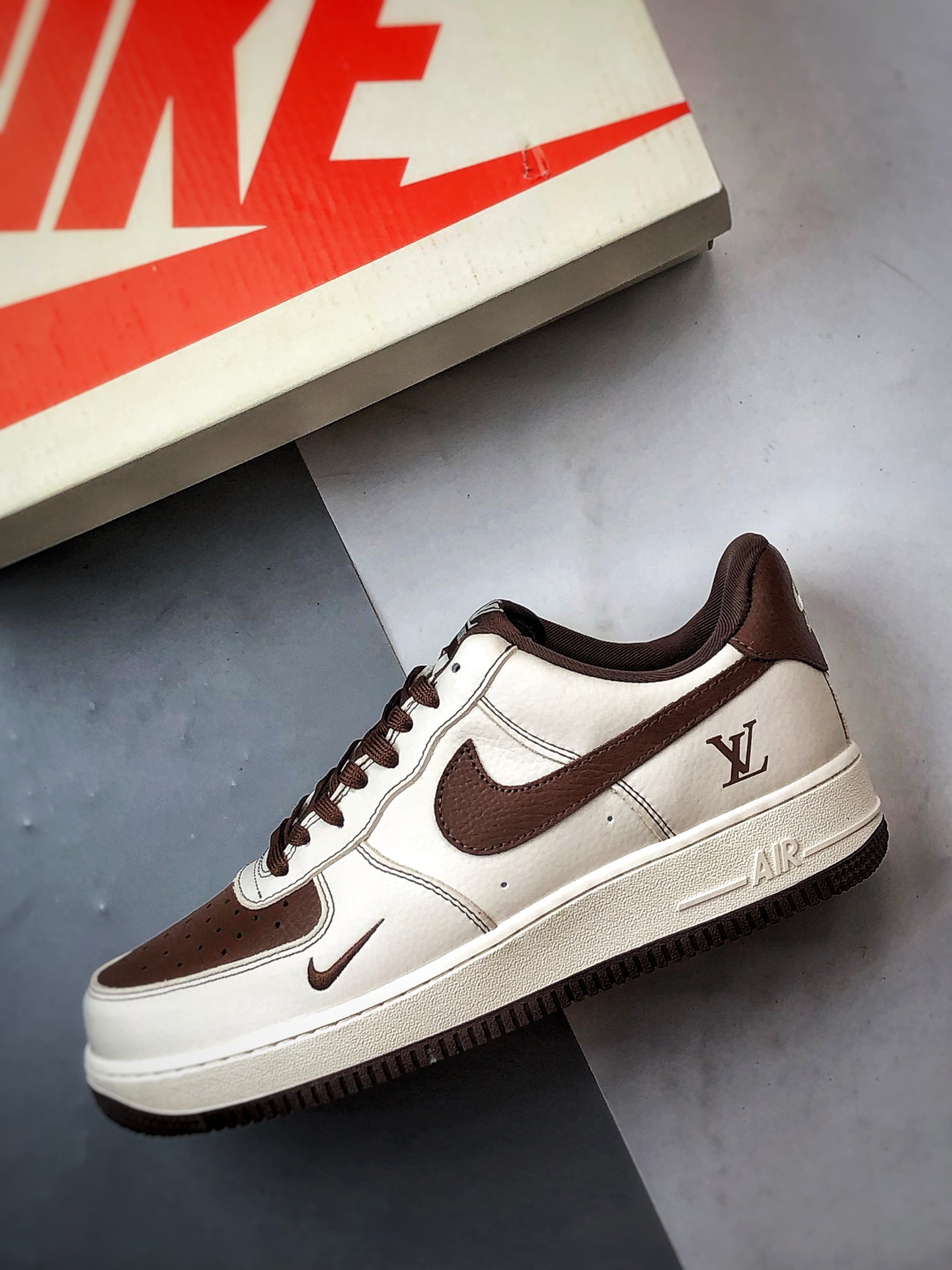 LV x Air Force 1 Low 米白棕 KK1988-087-莆田鞋,莆田鞋货源,高仿鞋,高仿鞋货源,安福档口,莆田高仿鞋,莆田鞋批发,高仿鞋批发,莆田高仿运动鞋,高仿运动鞋,莆田运动鞋 LV x Air Force 1 Low 米白棕 KK1988-087